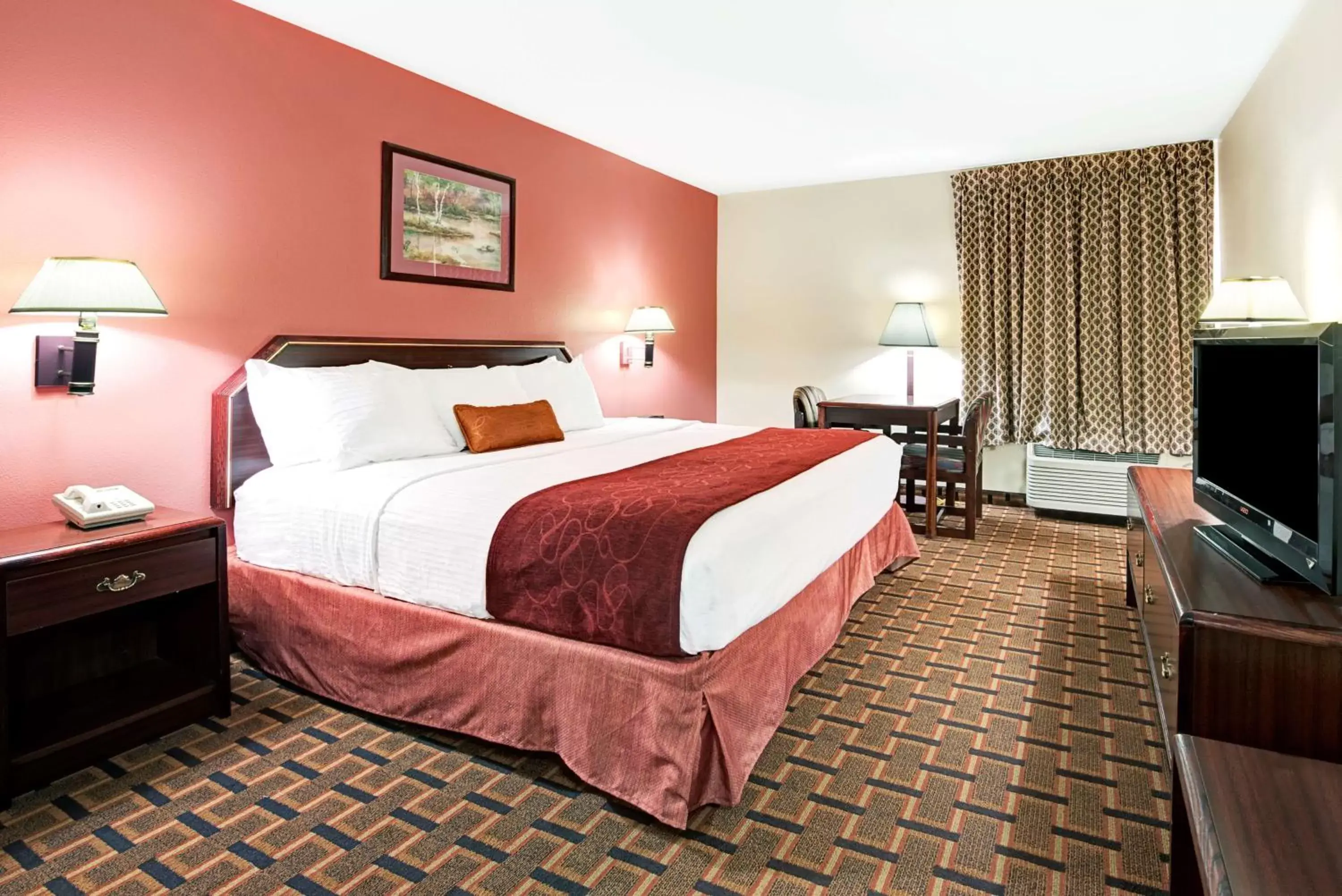 King Room with Roll-In Shower - Mobility/Hearing Accessible - Non-Smoking in Days Inn by Wyndham Dallas Plano