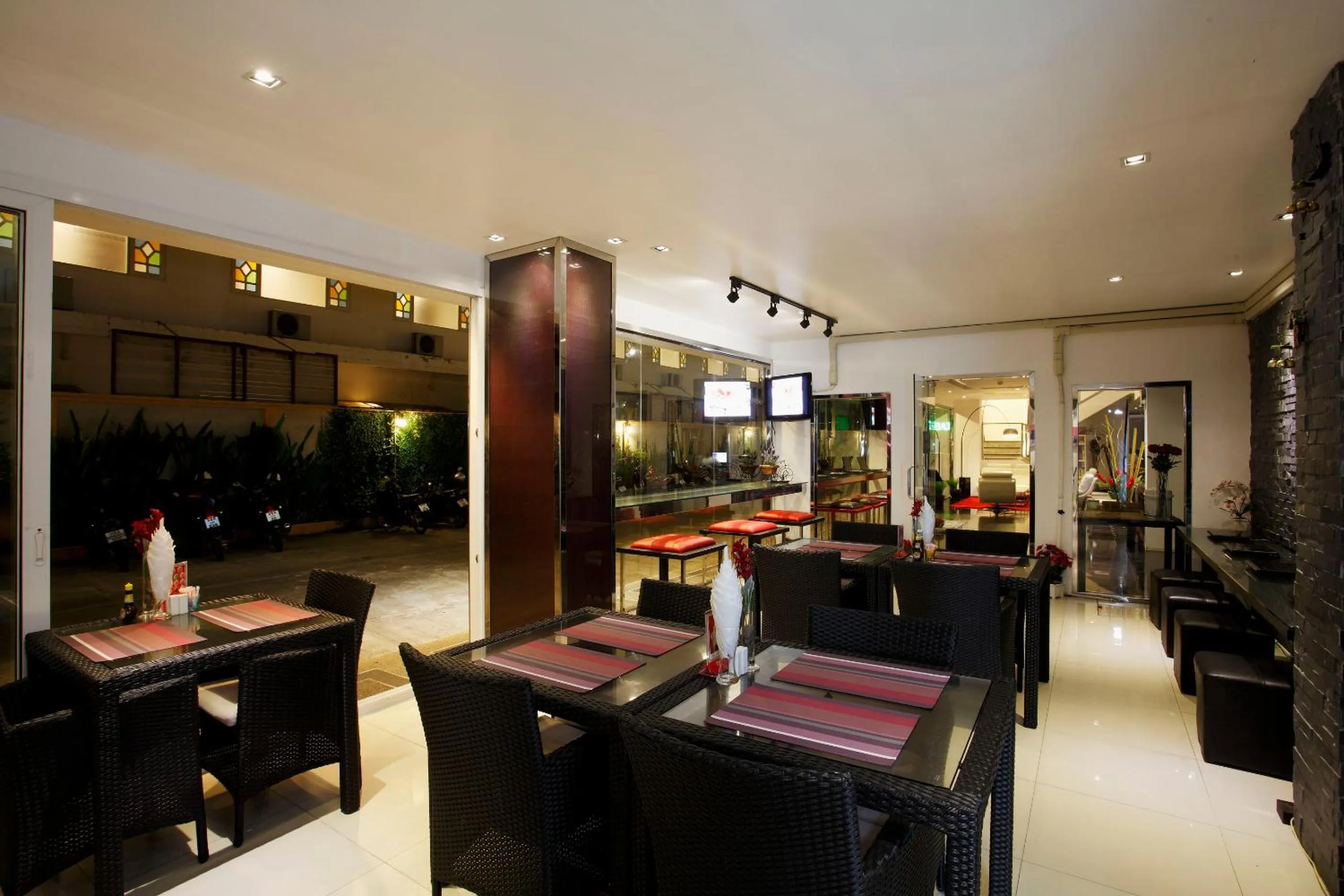 Restaurant/places to eat in Grand Sunset Hotel Phuket