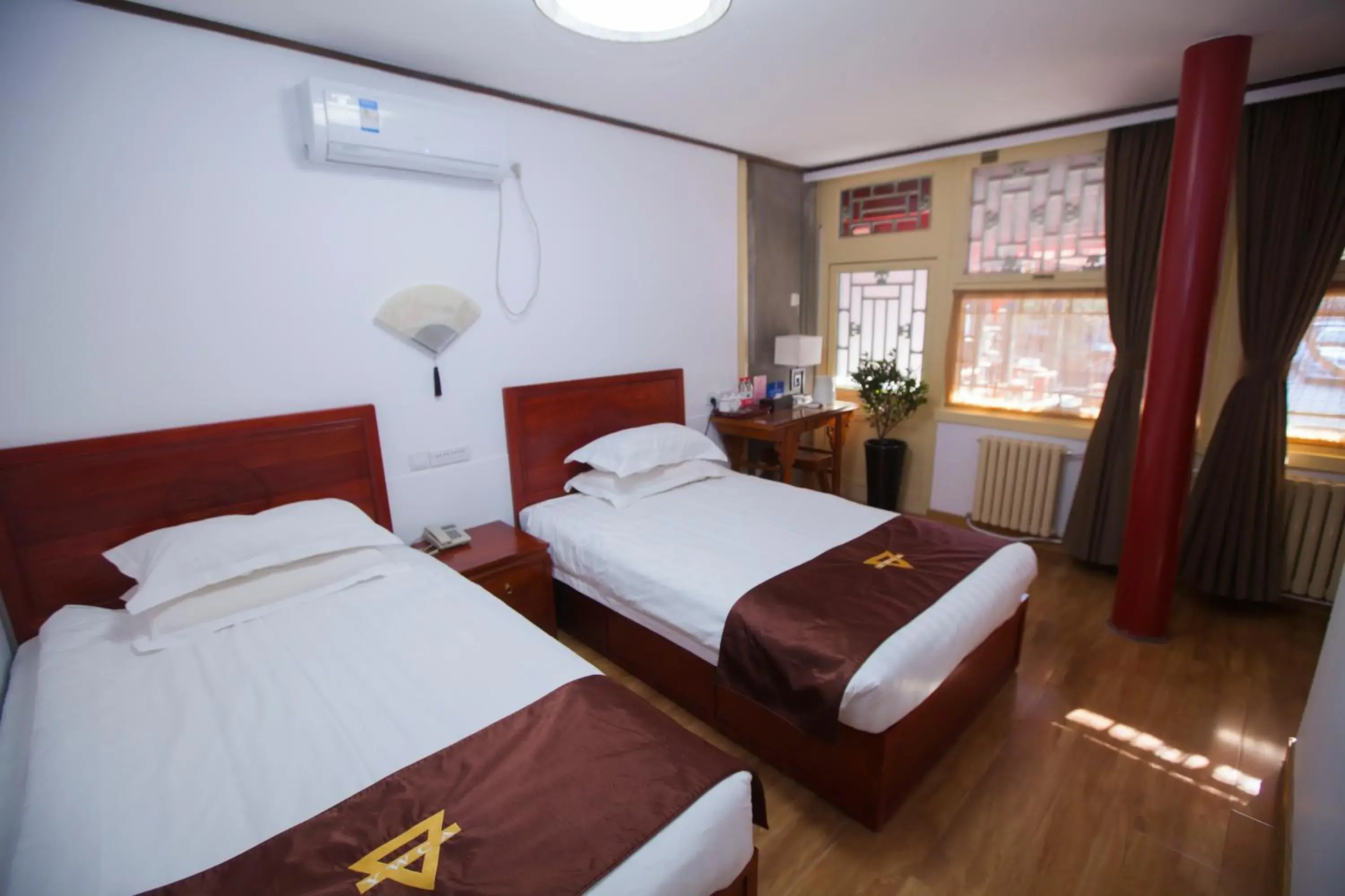 Bed in Beijing Jingyuan Courtyard Hotel