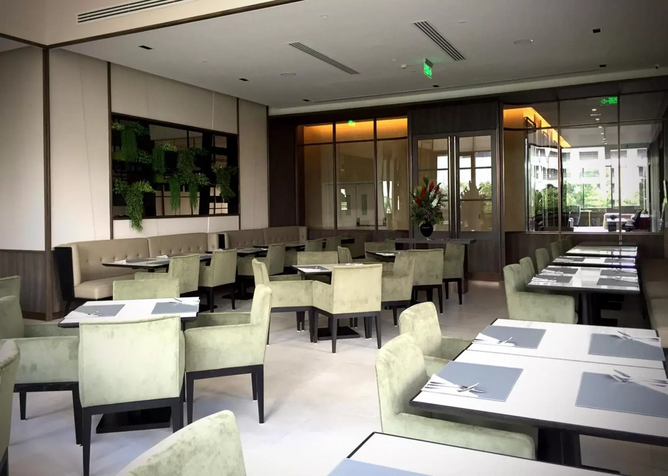 Restaurant/Places to Eat in Bliston Suwan Park View - SHA Plus
