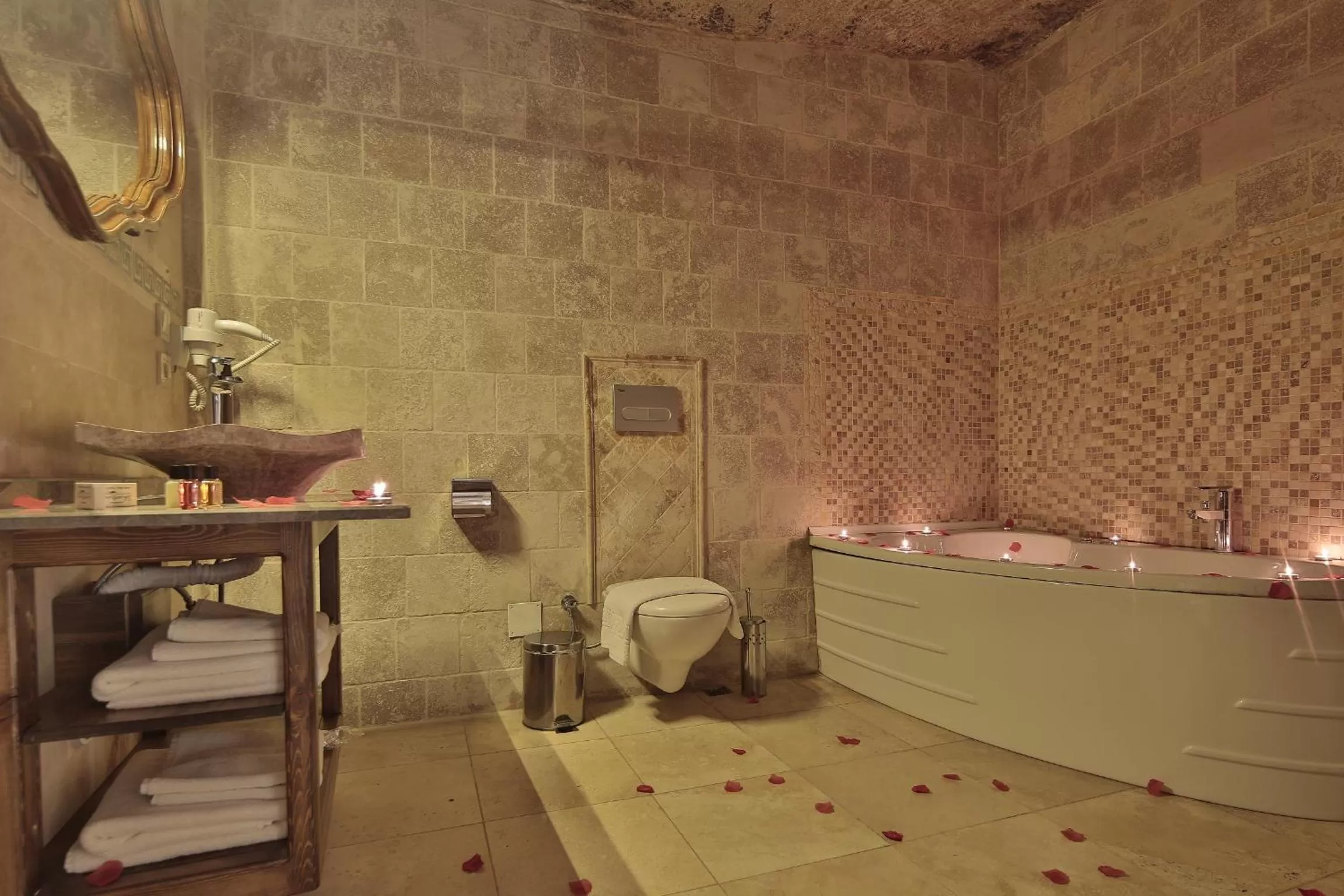 Other in Shoestring Cave House