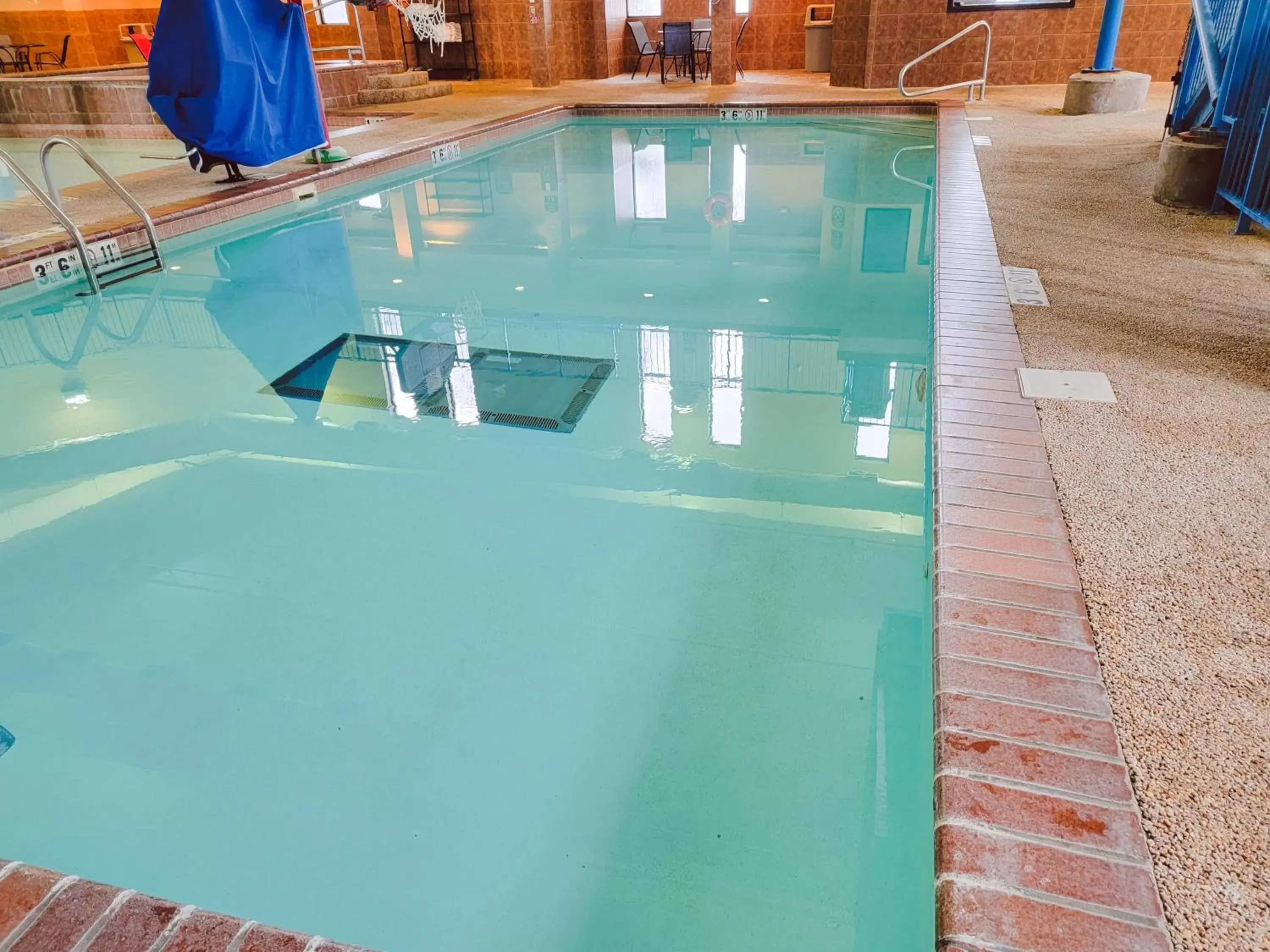 Swimming Pool in Holiday Inn Express Hotel & Suites Sioux Falls-Brandon, an IHG Hotel