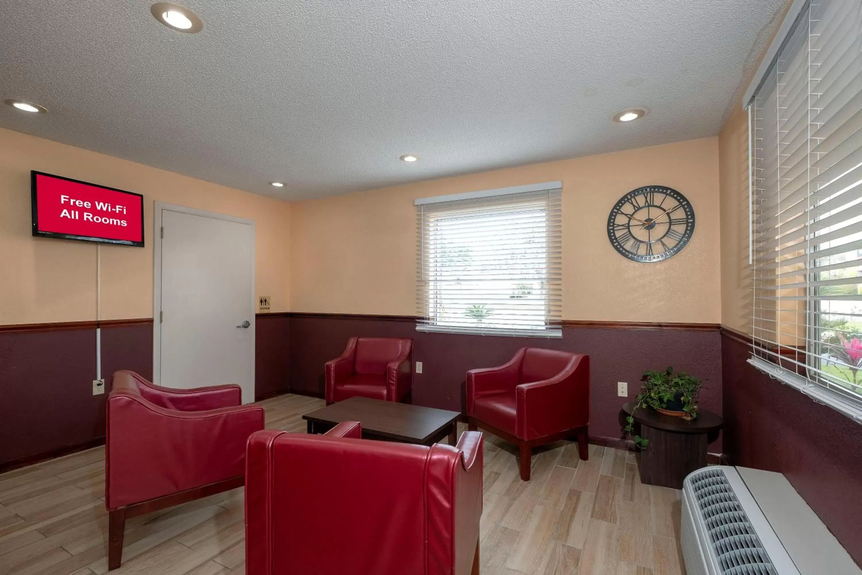 Lobby or reception in Red Roof Inn Valdosta - University Lobby or reception in Red Roof Inn Valdosta - University