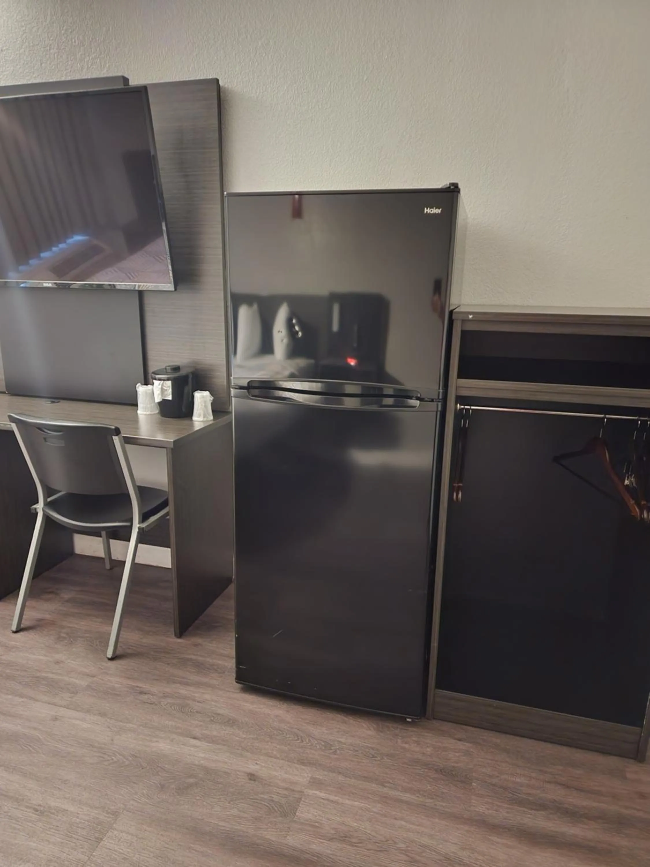 TV and multimedia in Studio 6 Sacramento, CA Natomas