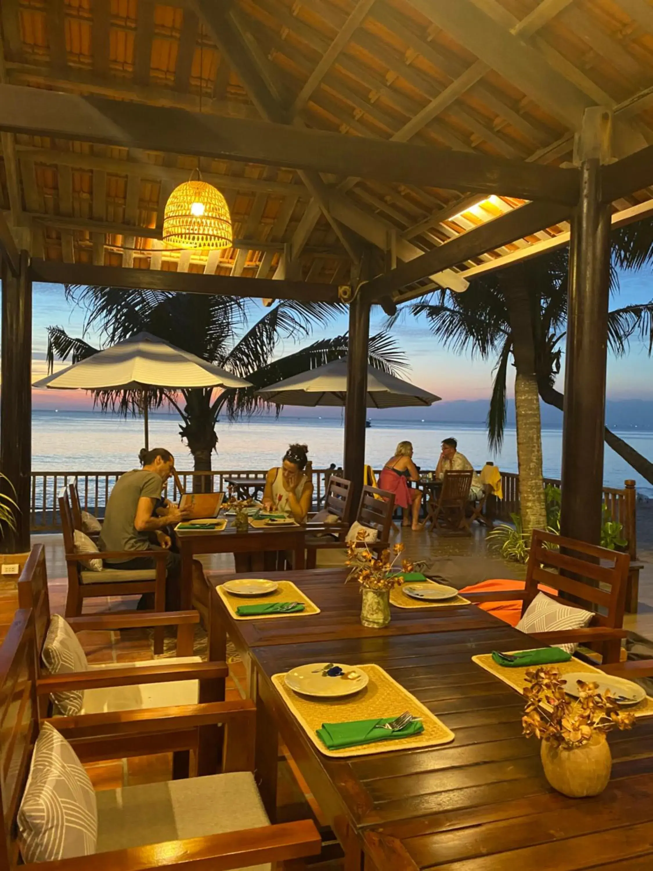 Restaurant/Places to Eat in Thanh Kieu Beach Resort