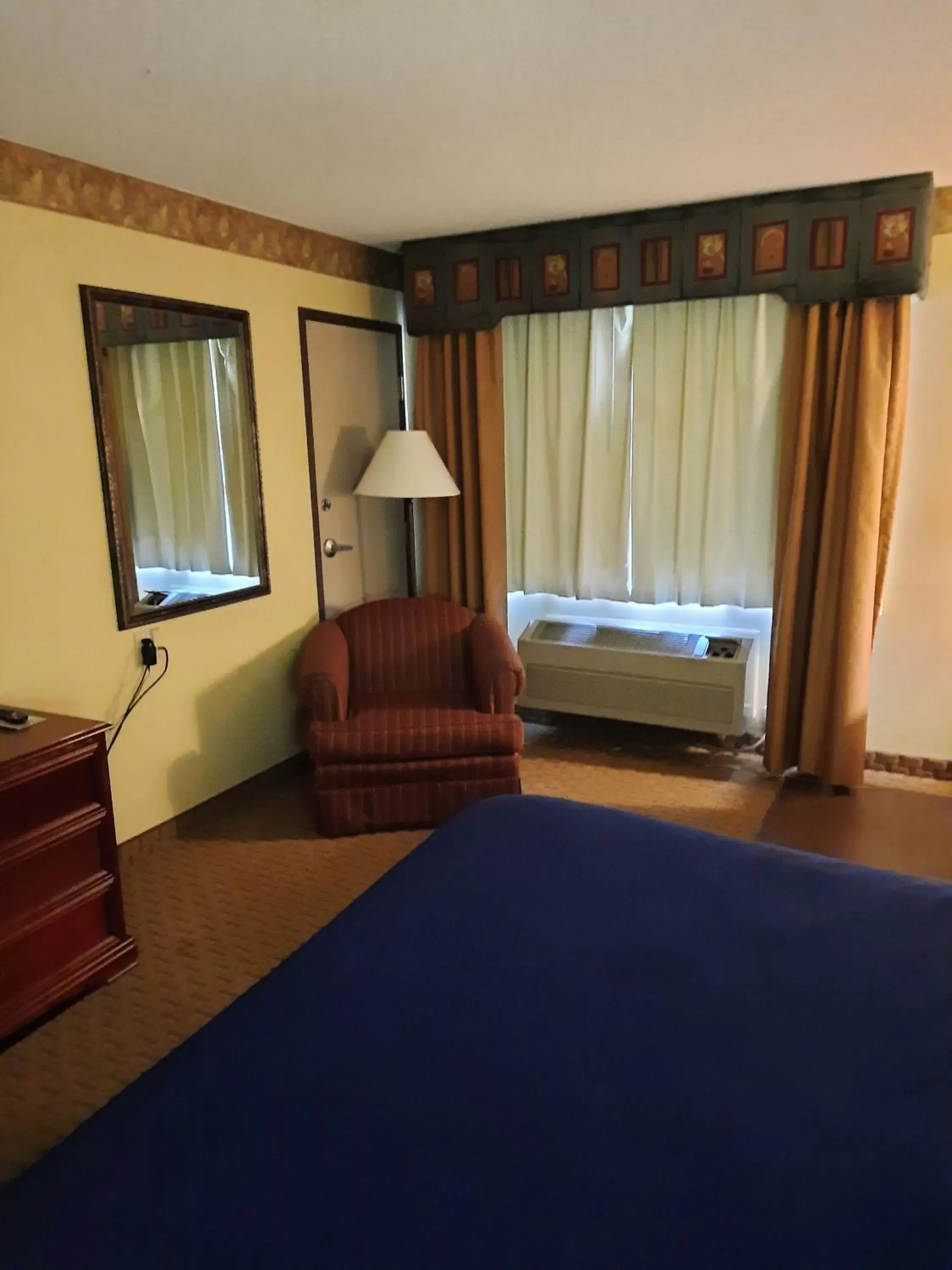 Photo of the whole room, Bed in Horse Creek Inn