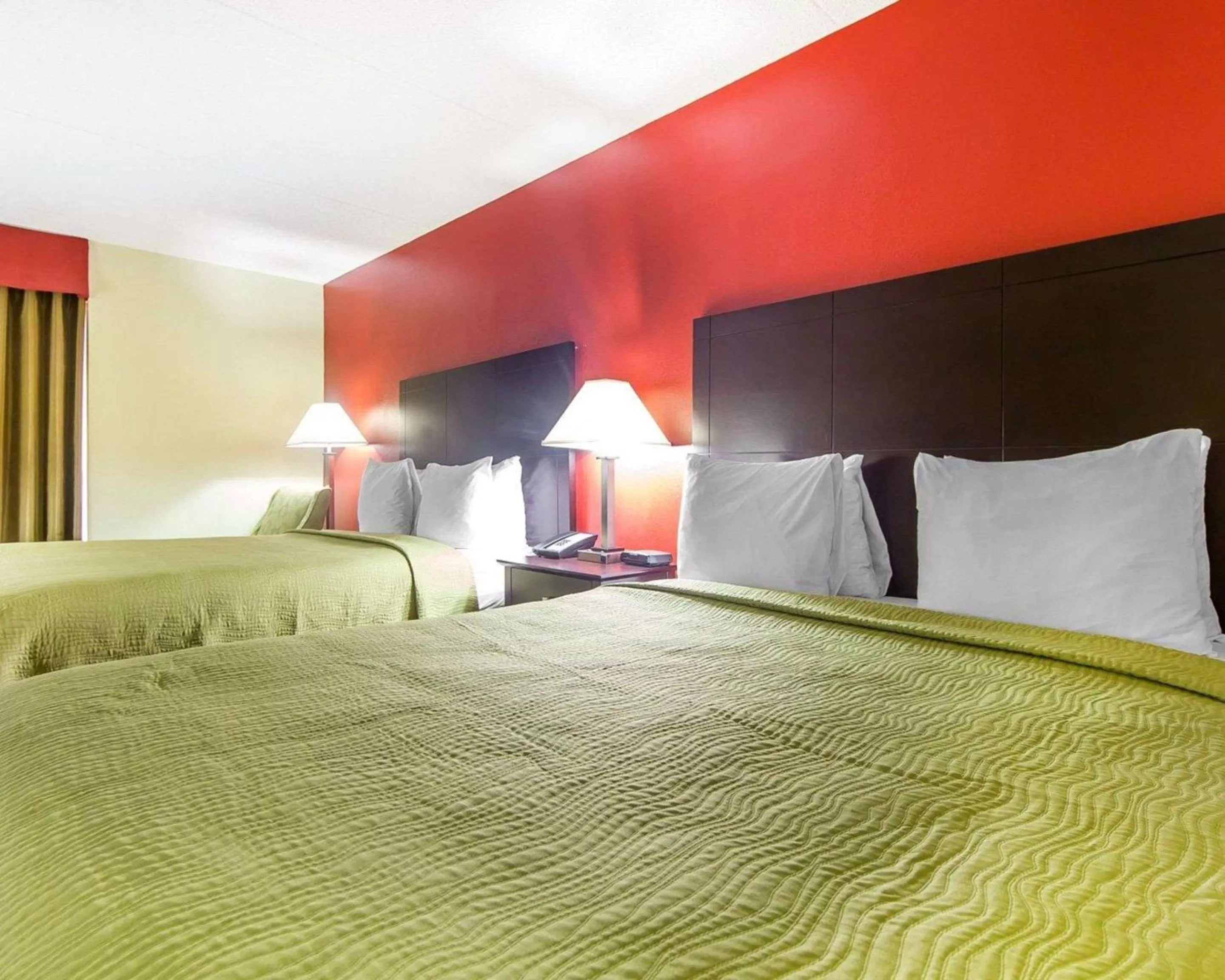 Photo of the whole room, Bed in Quality Inn West I - 75