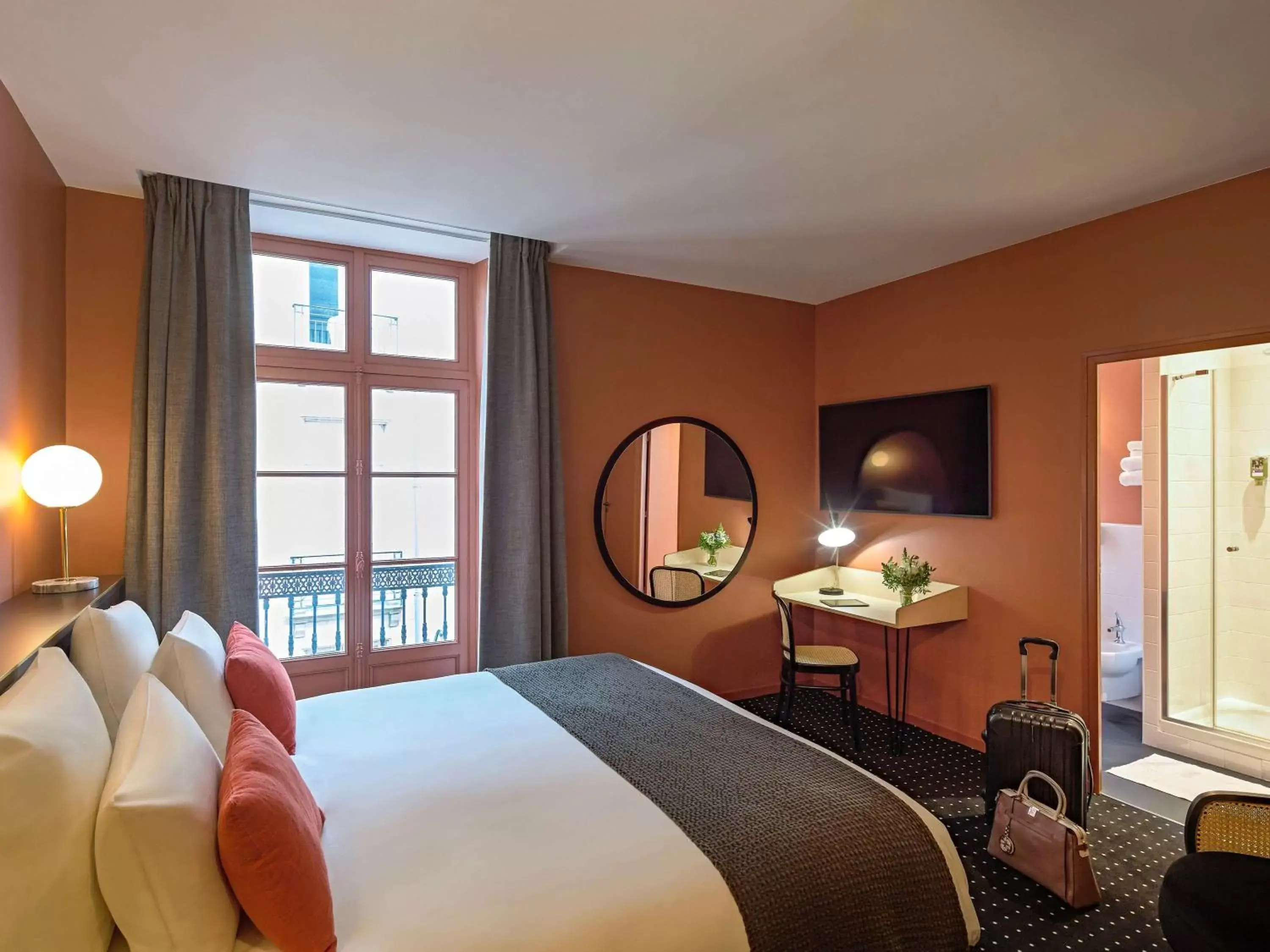 Photo of the whole room, Room Photo in Mercure Nantes Centre Passage Pommeraye