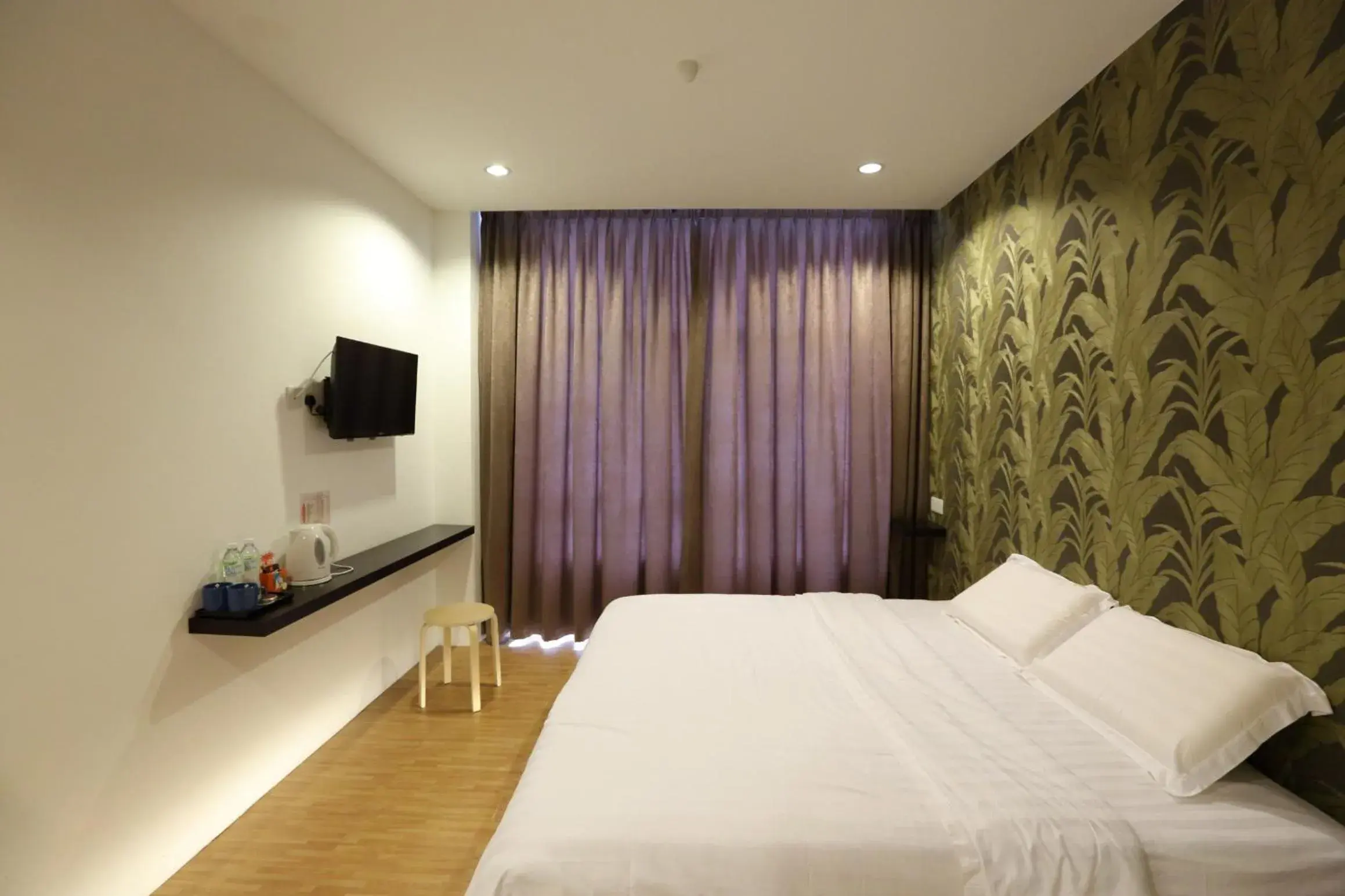 Photo of the whole room, Bed in 1 Hotel Taman Connaught