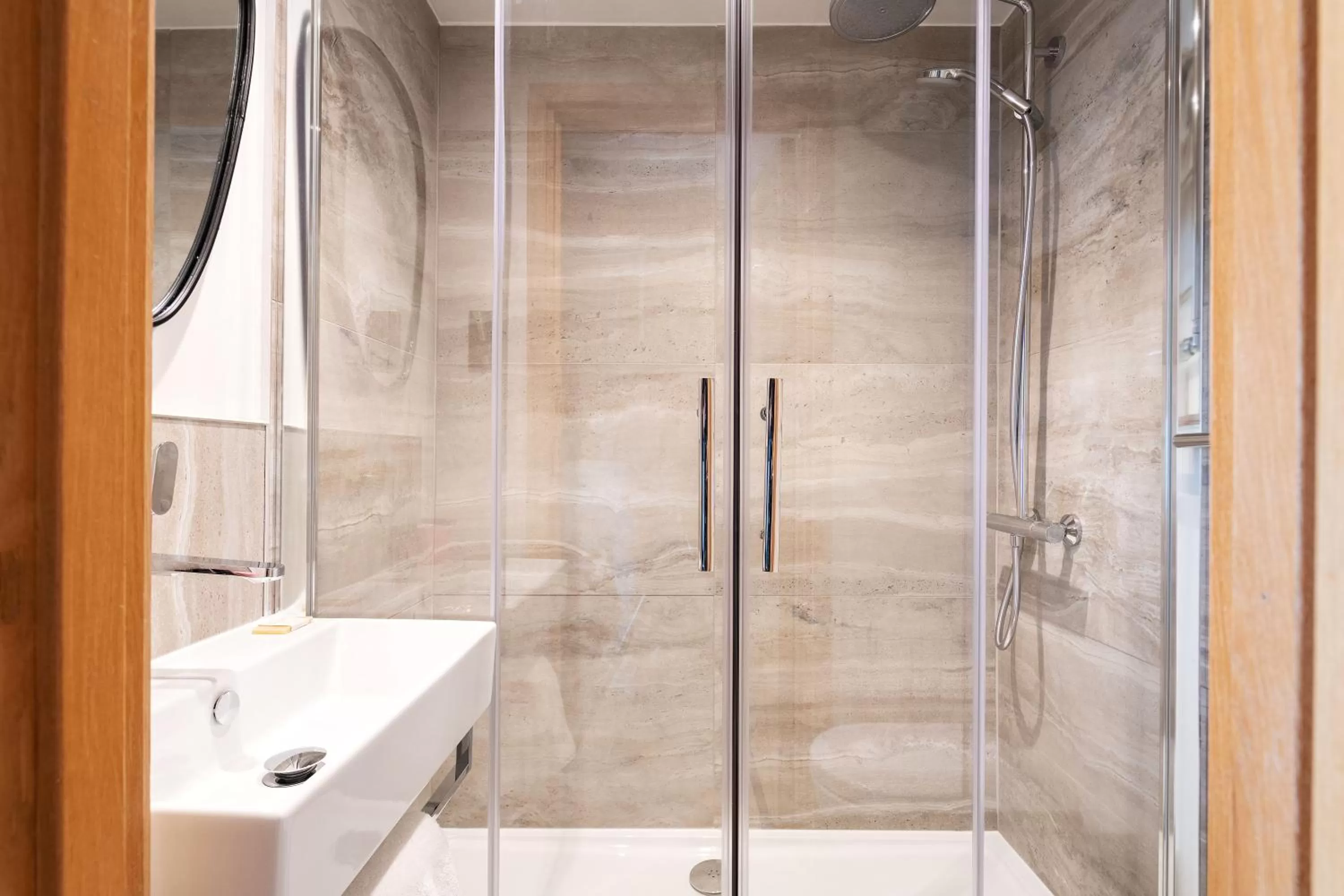 Shower in Bedruthan Hotel & Spa