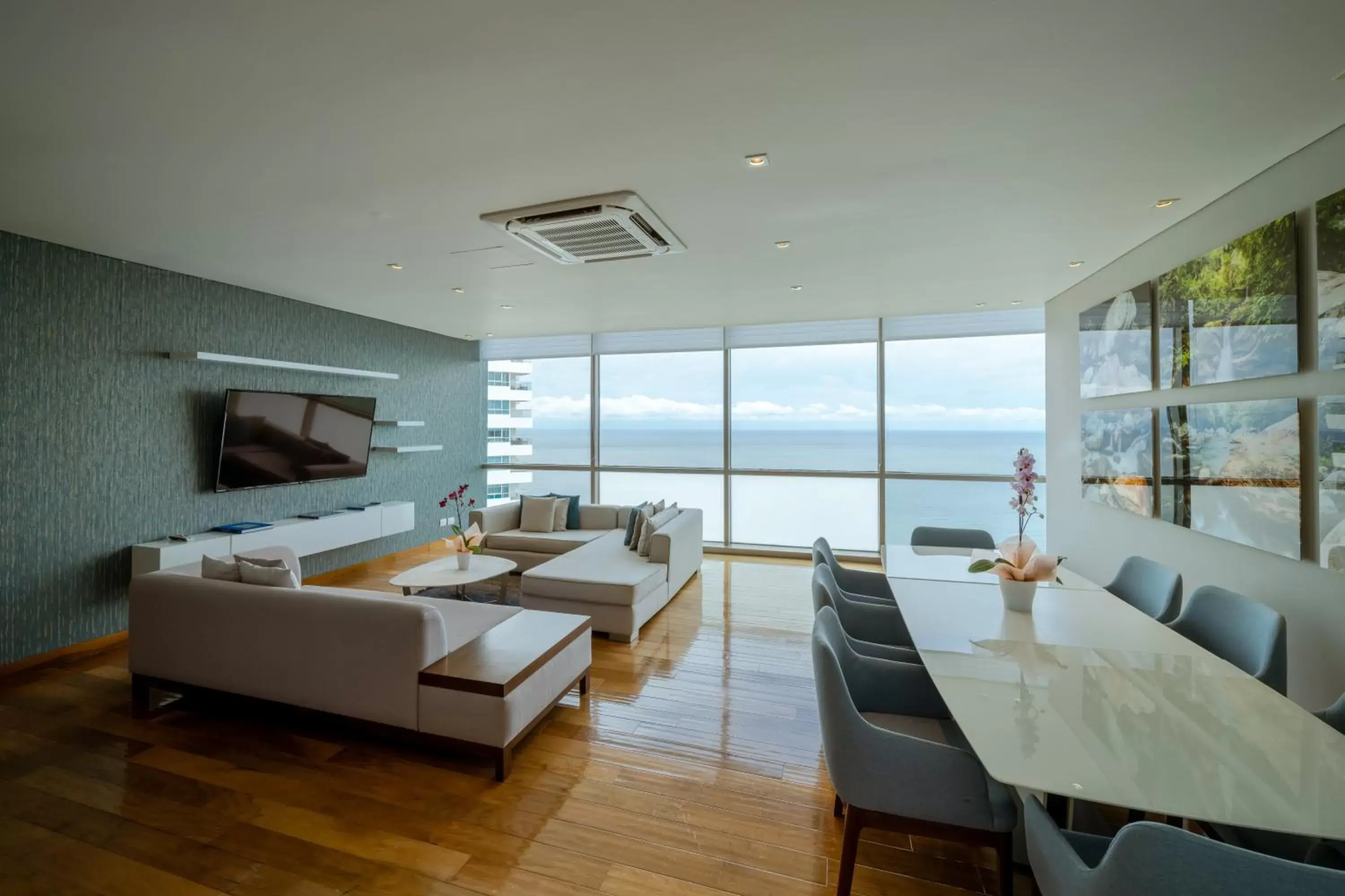 Living room, Seating Area in Hotel InterContinental Cartagena, an IHG Hotel