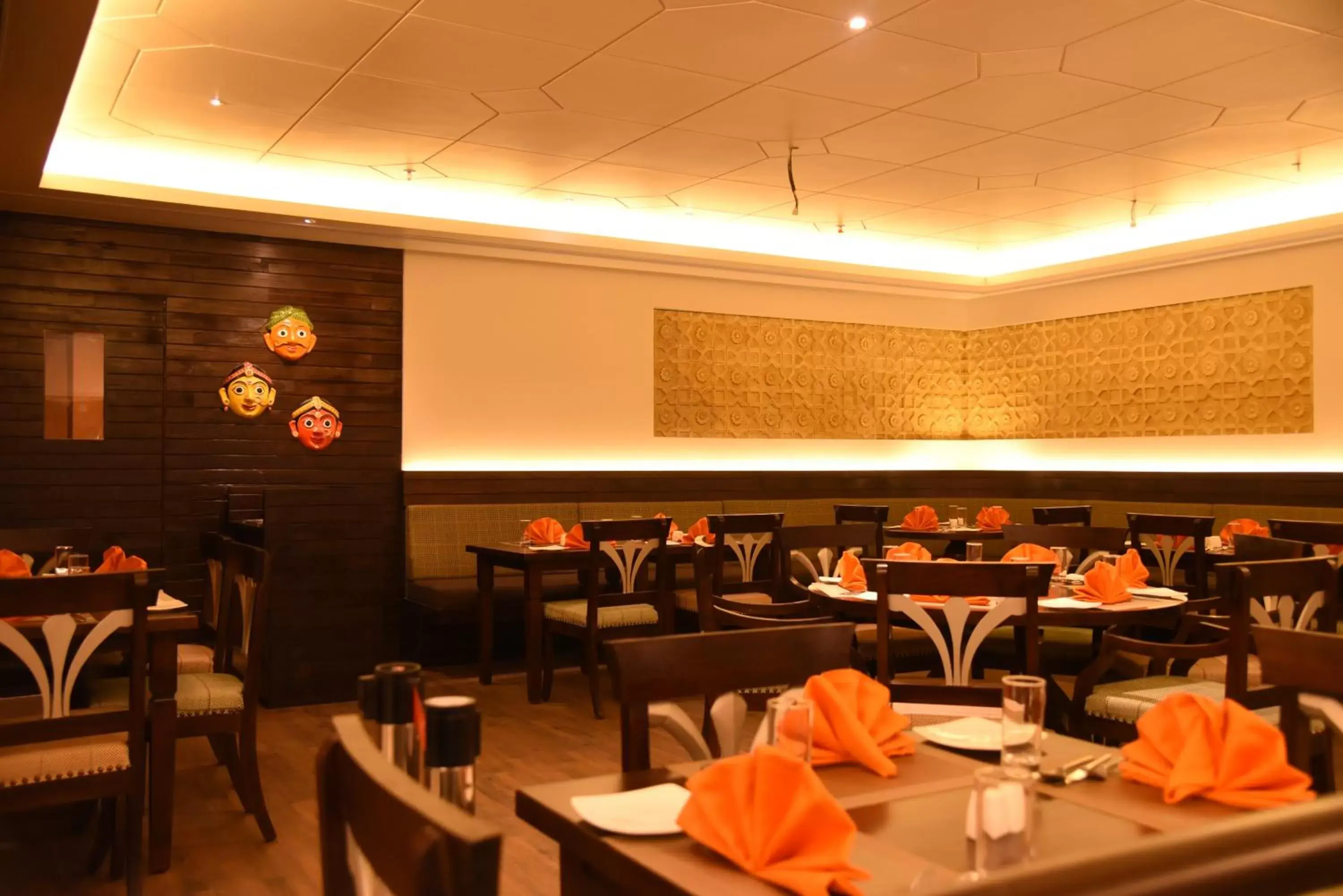 Restaurant/places to eat in The Gateway Hotel Beach Road, Calicut