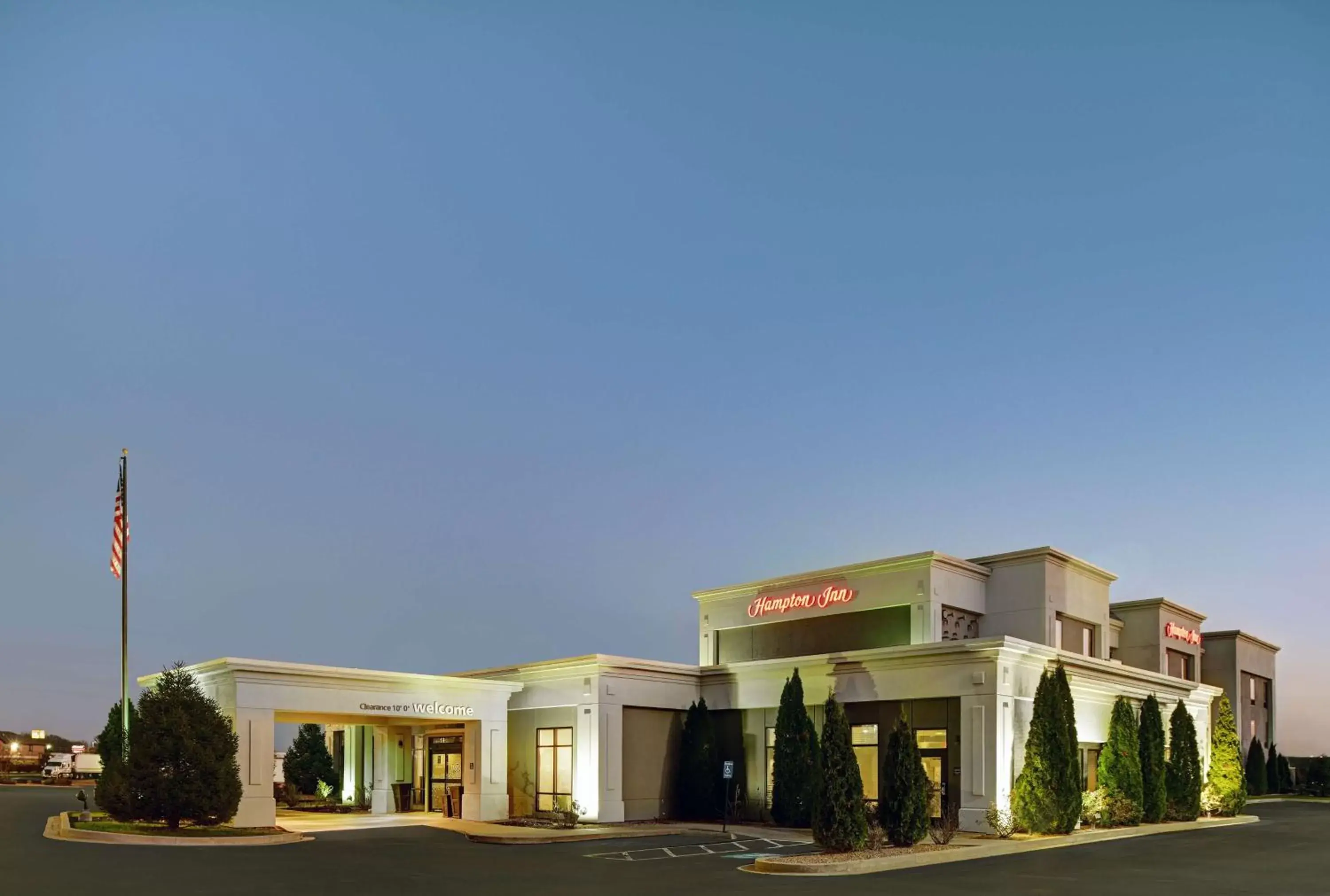 Property Building in Hampton Inn Farmington