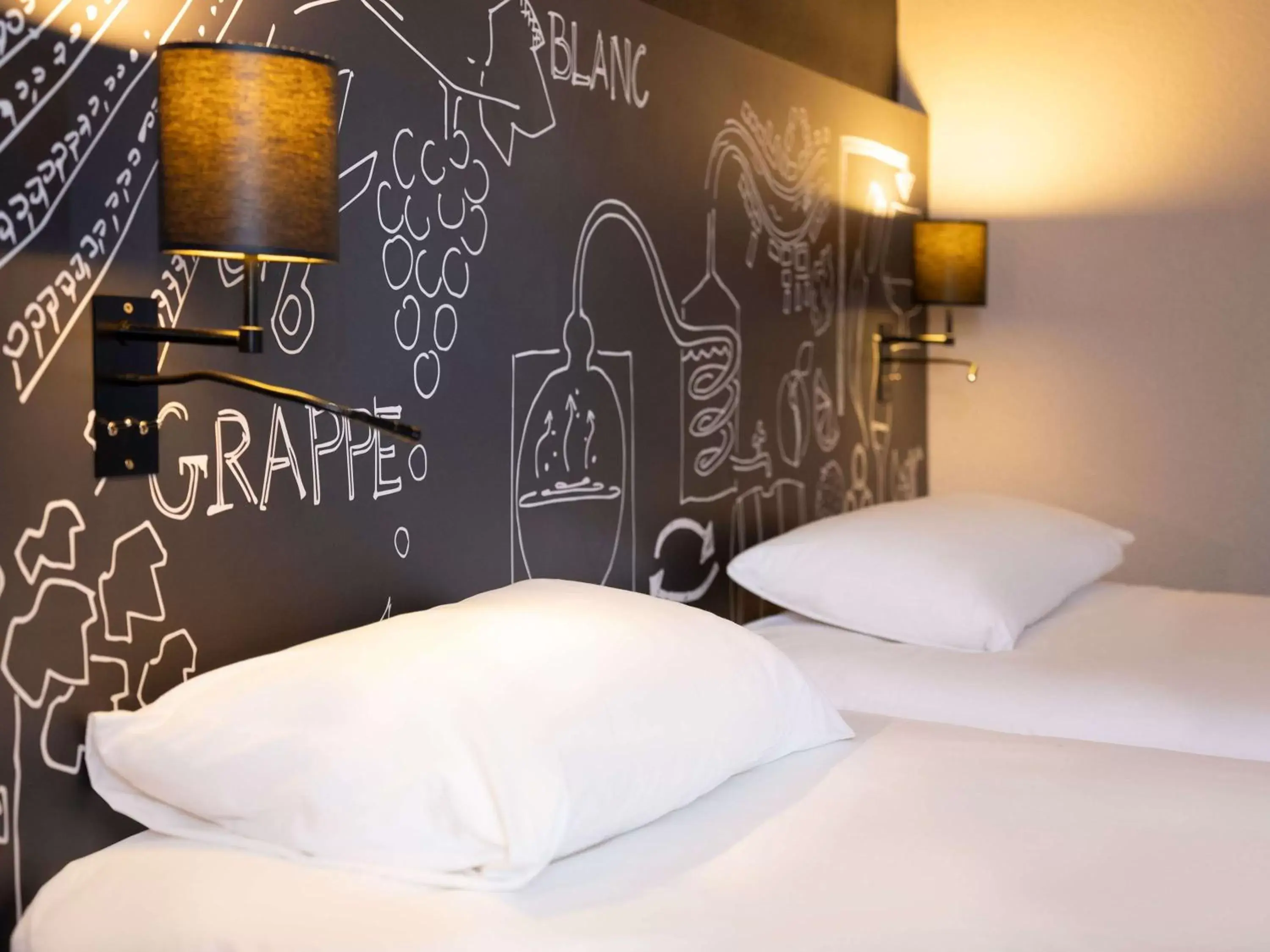 Bedroom, Bed in Ibis Styles Cognac