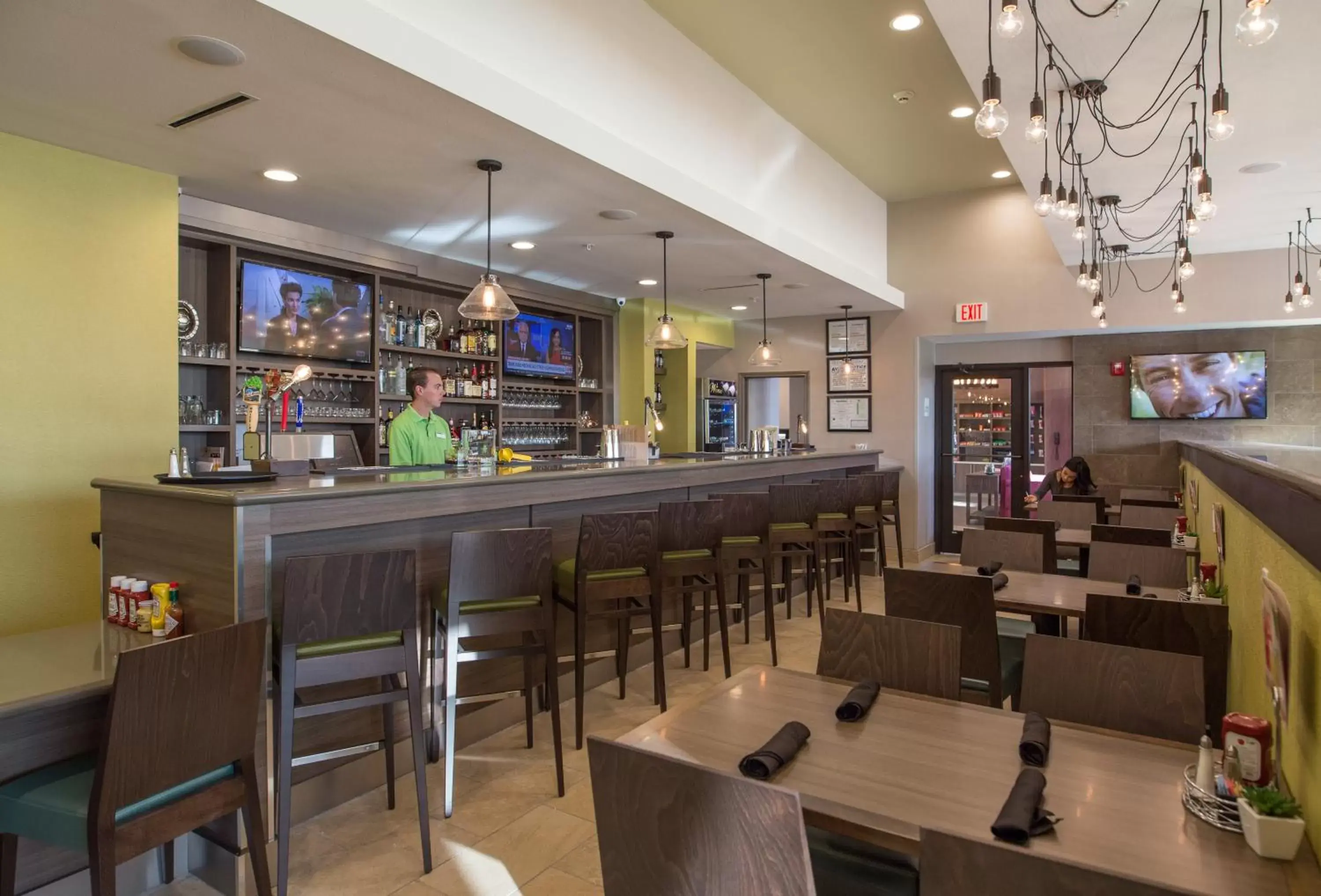 Restaurant/places to eat, Lounge/Bar in Holiday Inn San Marcos Convention Center, an IHG Hotel