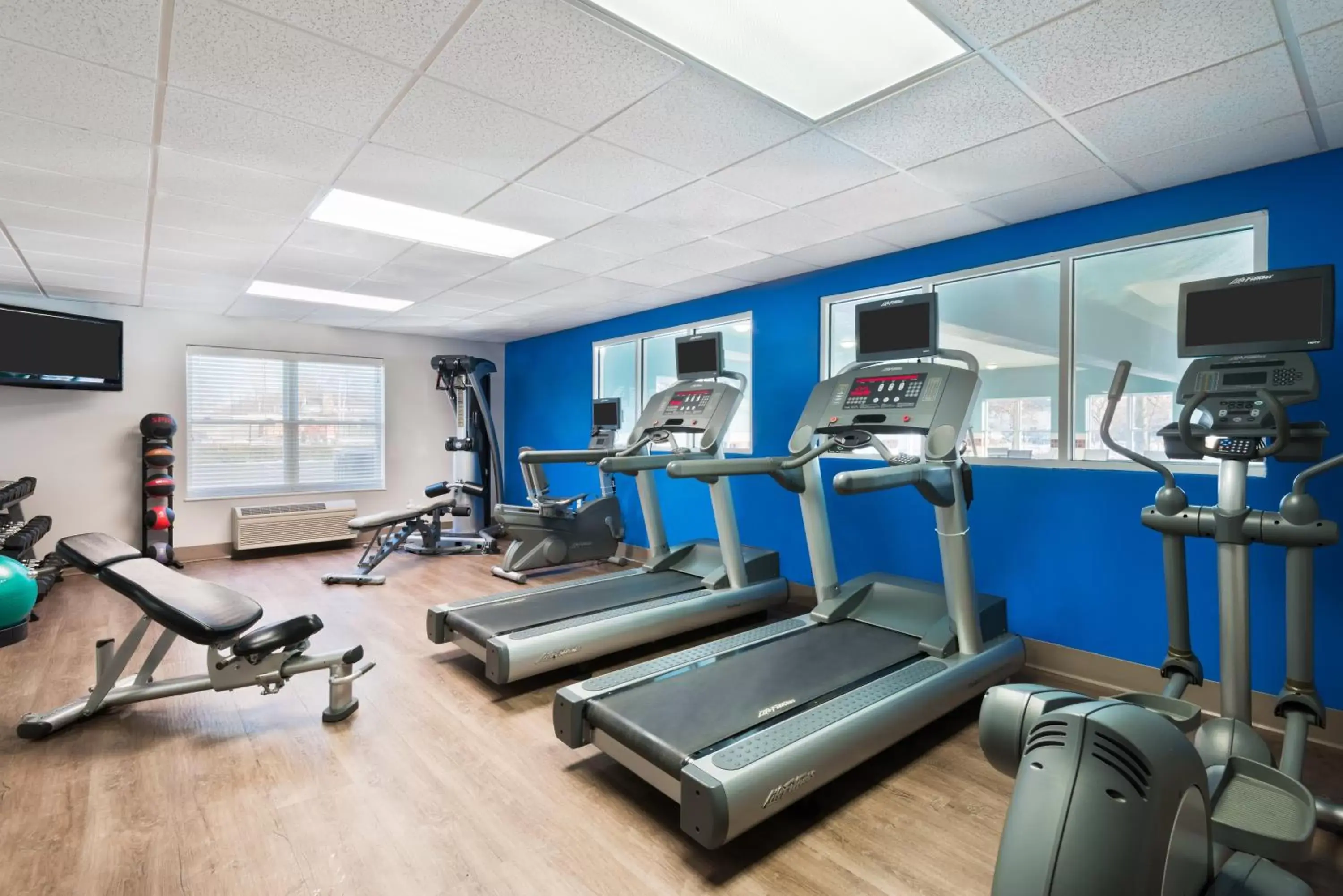 Fitness centre/facilities, Fitness Center/Facilities in Holiday Inn Express & Suites - Columbus Airport East, an IHG Hotel
