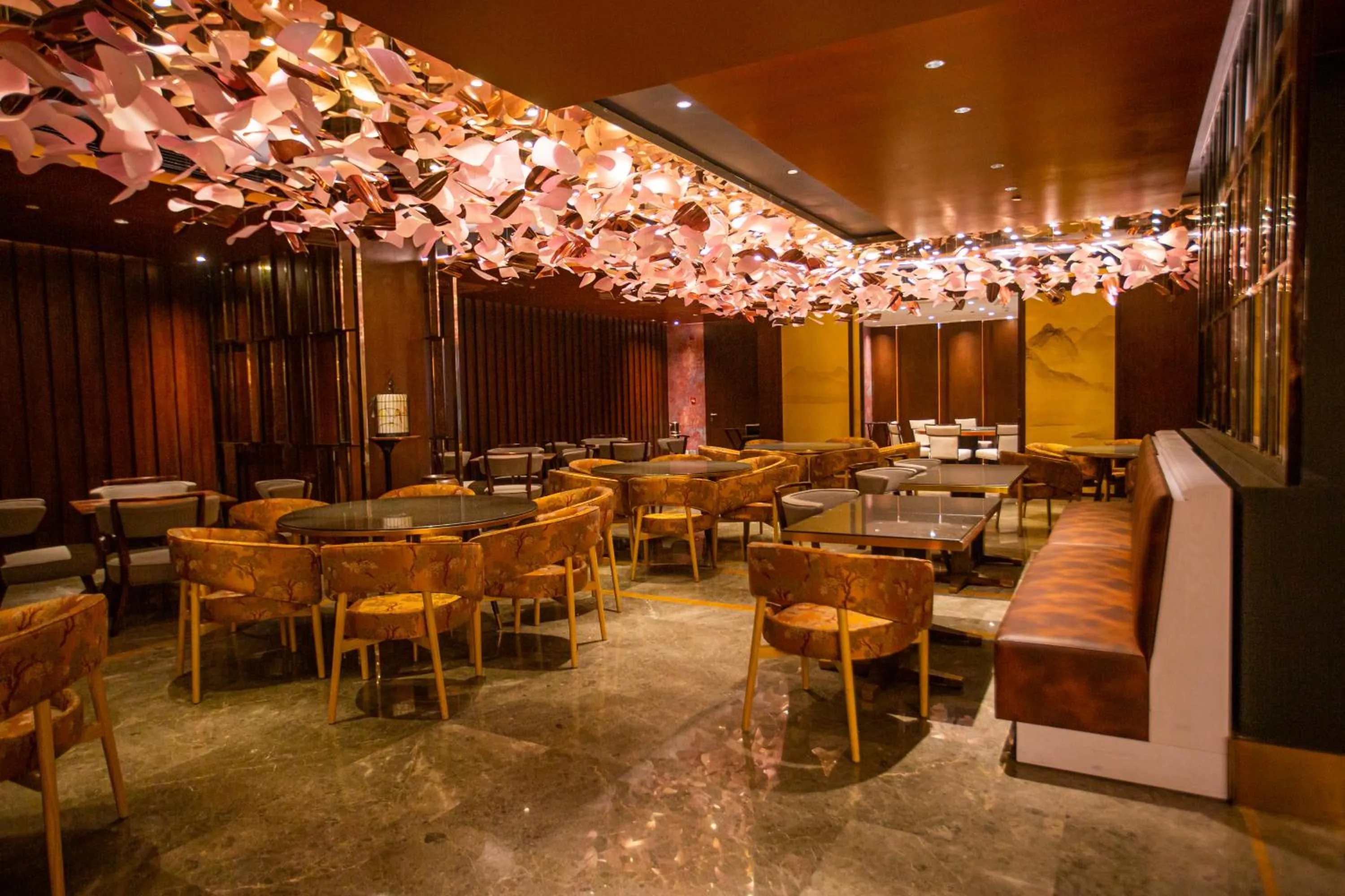 Restaurant/places to eat in Johari Rotana