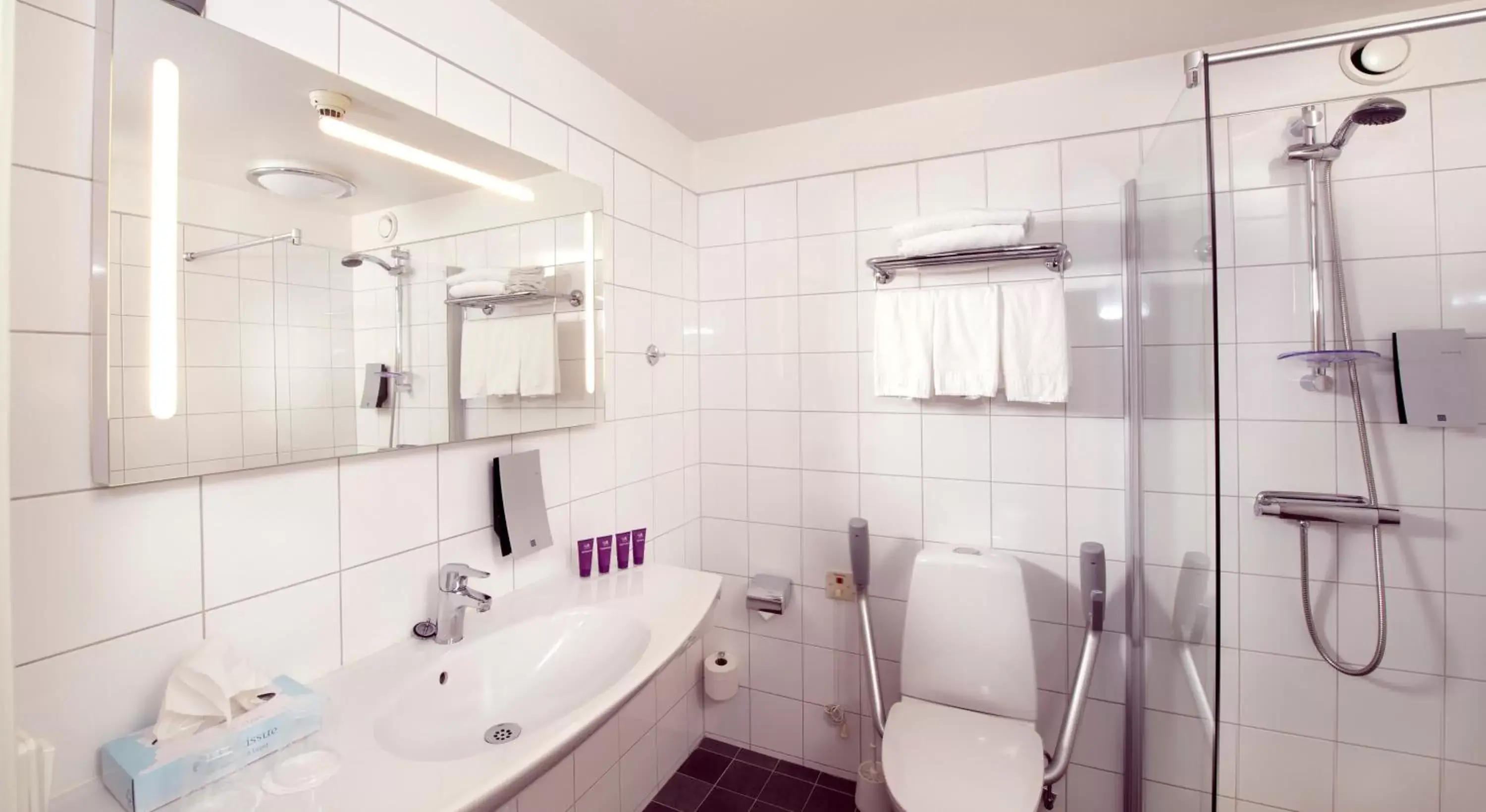 Bathroom in Clarion Collection Hotel Fregatten