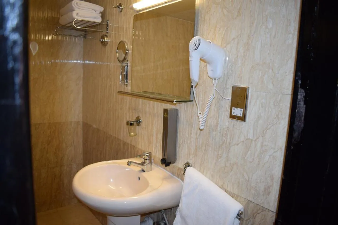 Bathroom in Palm Beach Hotel