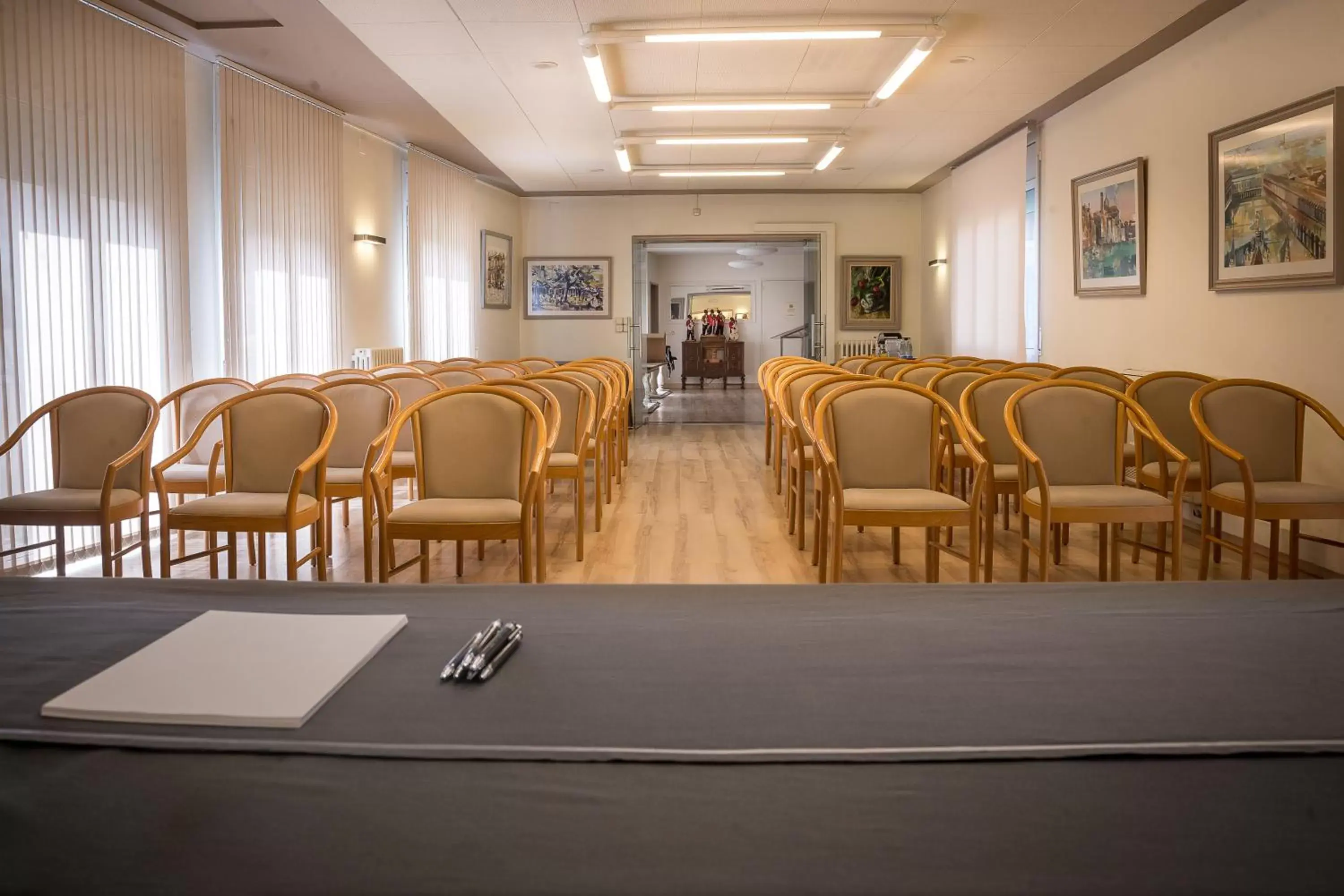 Meeting/conference room, Restaurant/Places to Eat in Hotel Pirineos