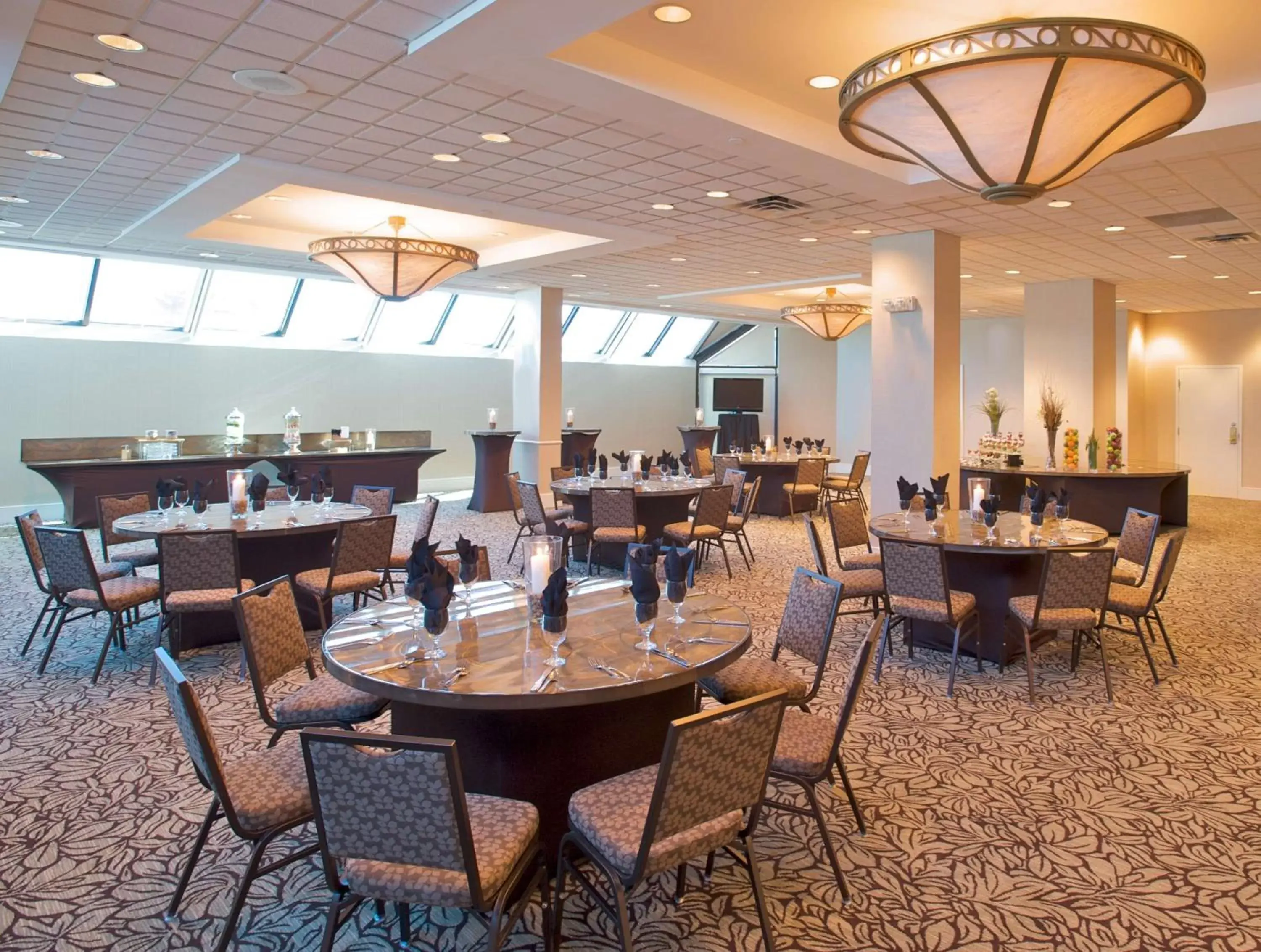 Meeting/conference room, Restaurant/Places to Eat in Hilton Minneapolis-St Paul Airport