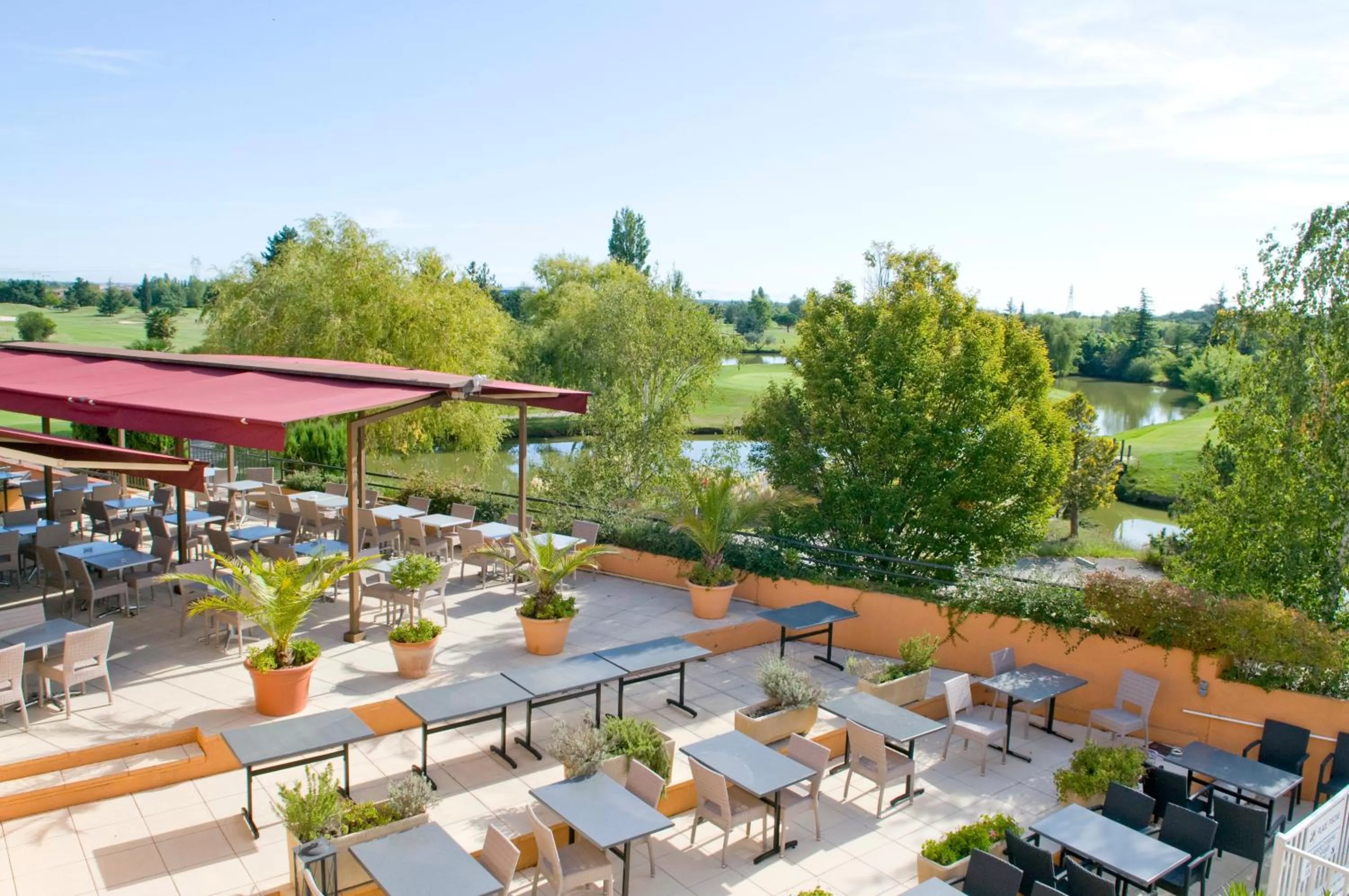 Restaurant/places to eat in Mercure Toulouse Aéroport Golf de Seilh