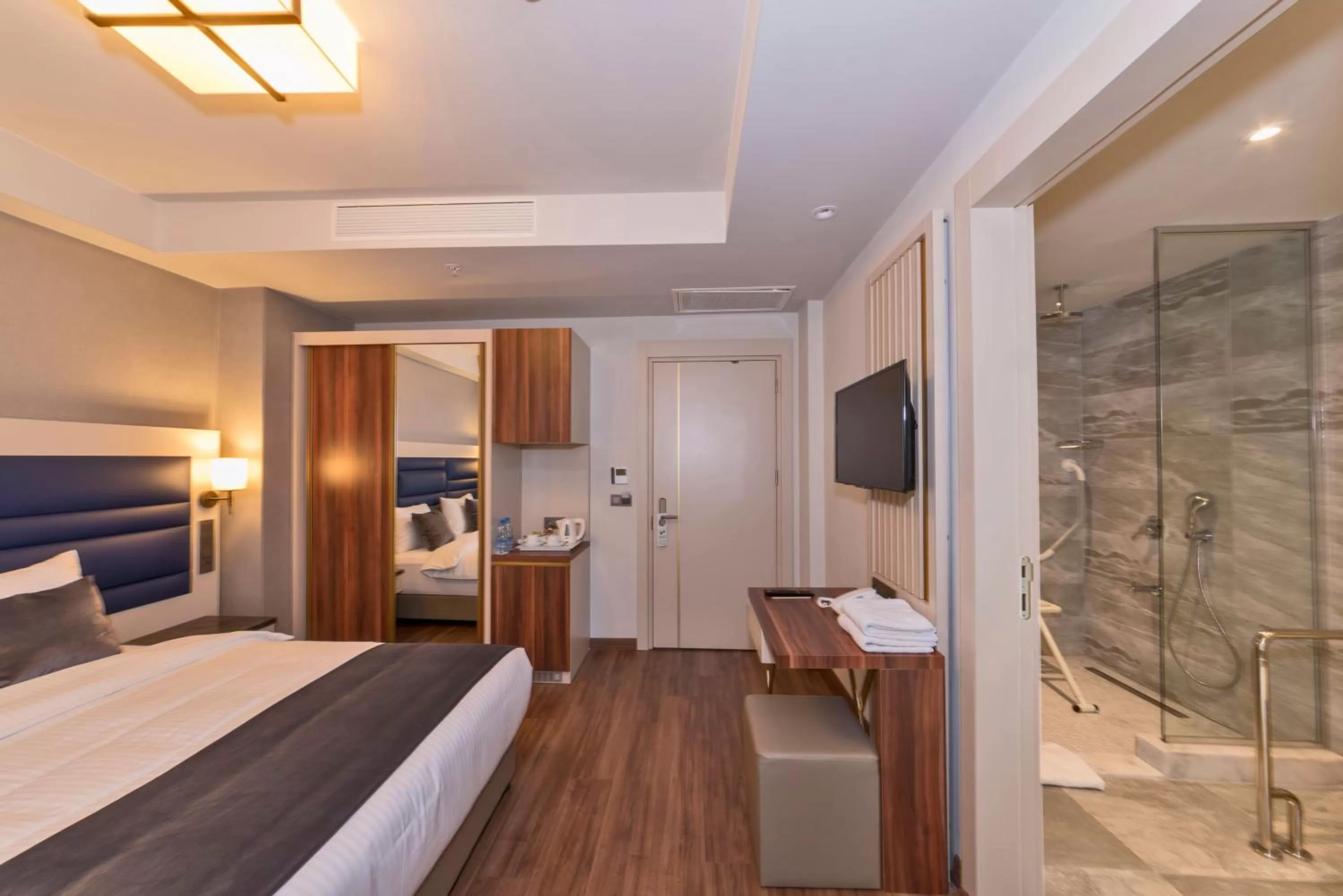 Photo of the whole room in Golden Royal Hotel