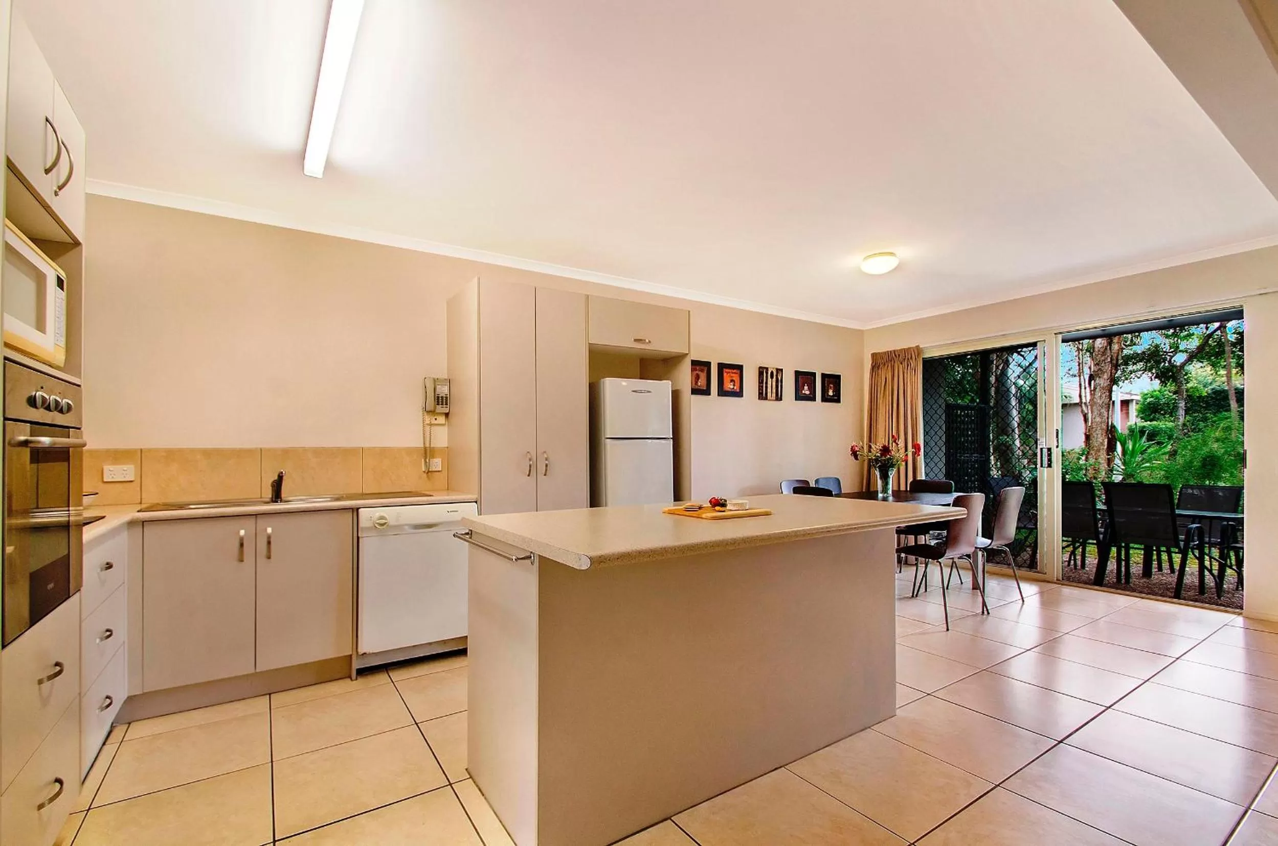 Kitchen or kitchenette in Ivory Palms Resort Noosa