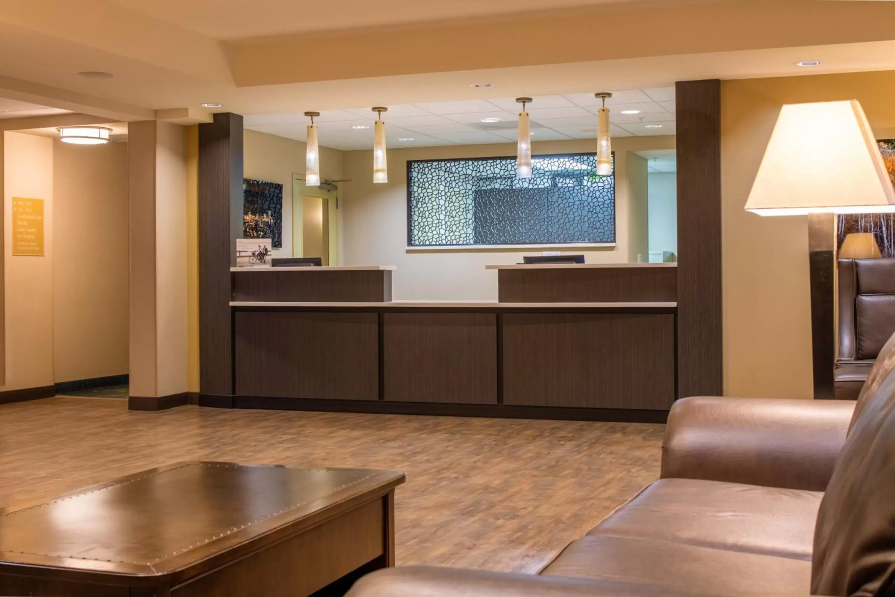 Lobby or reception, Kitchen/Kitchenette in Candlewood Suites Vancouver/Camas, an IHG Hotel