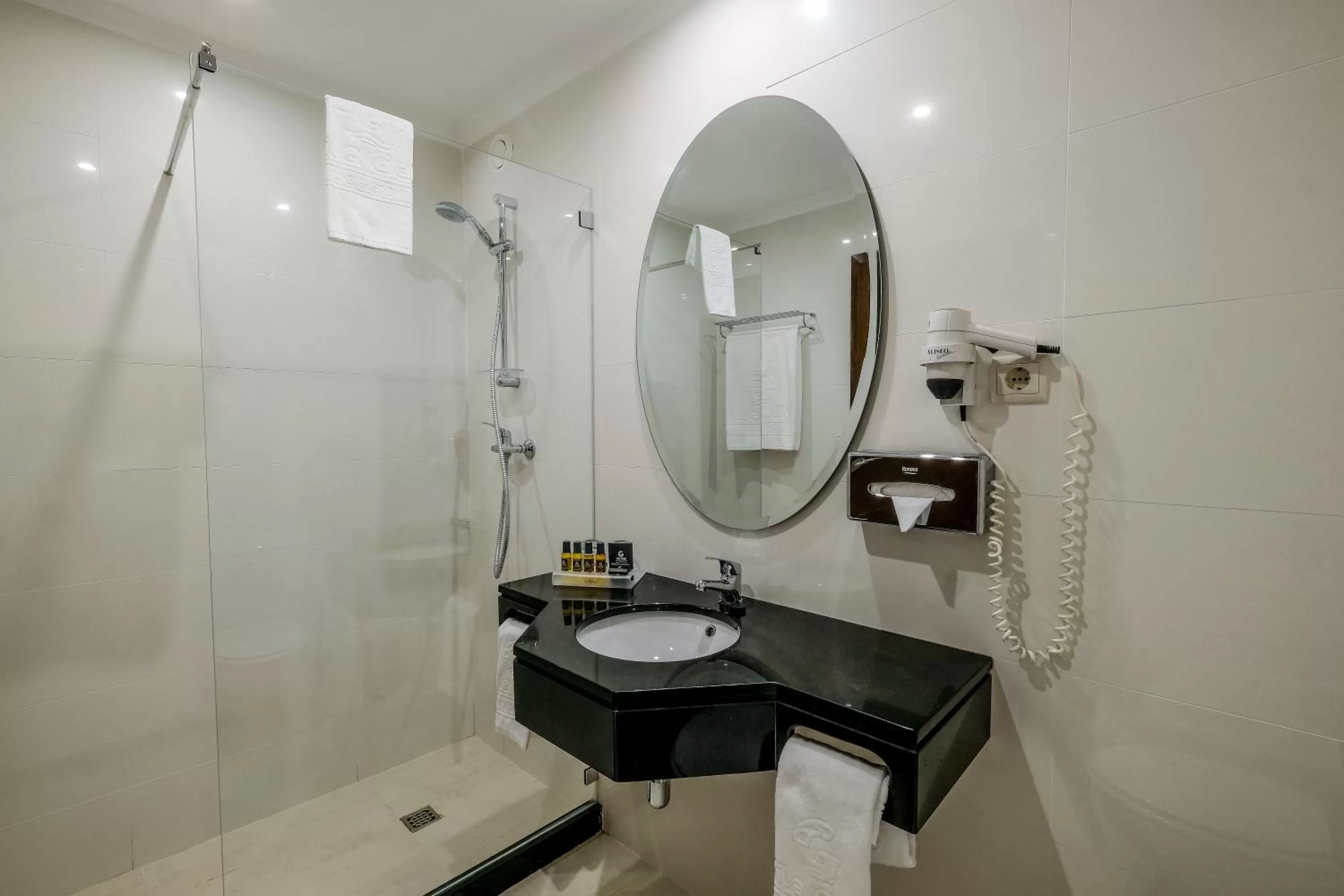 Shower in Vila Gale Atlantico