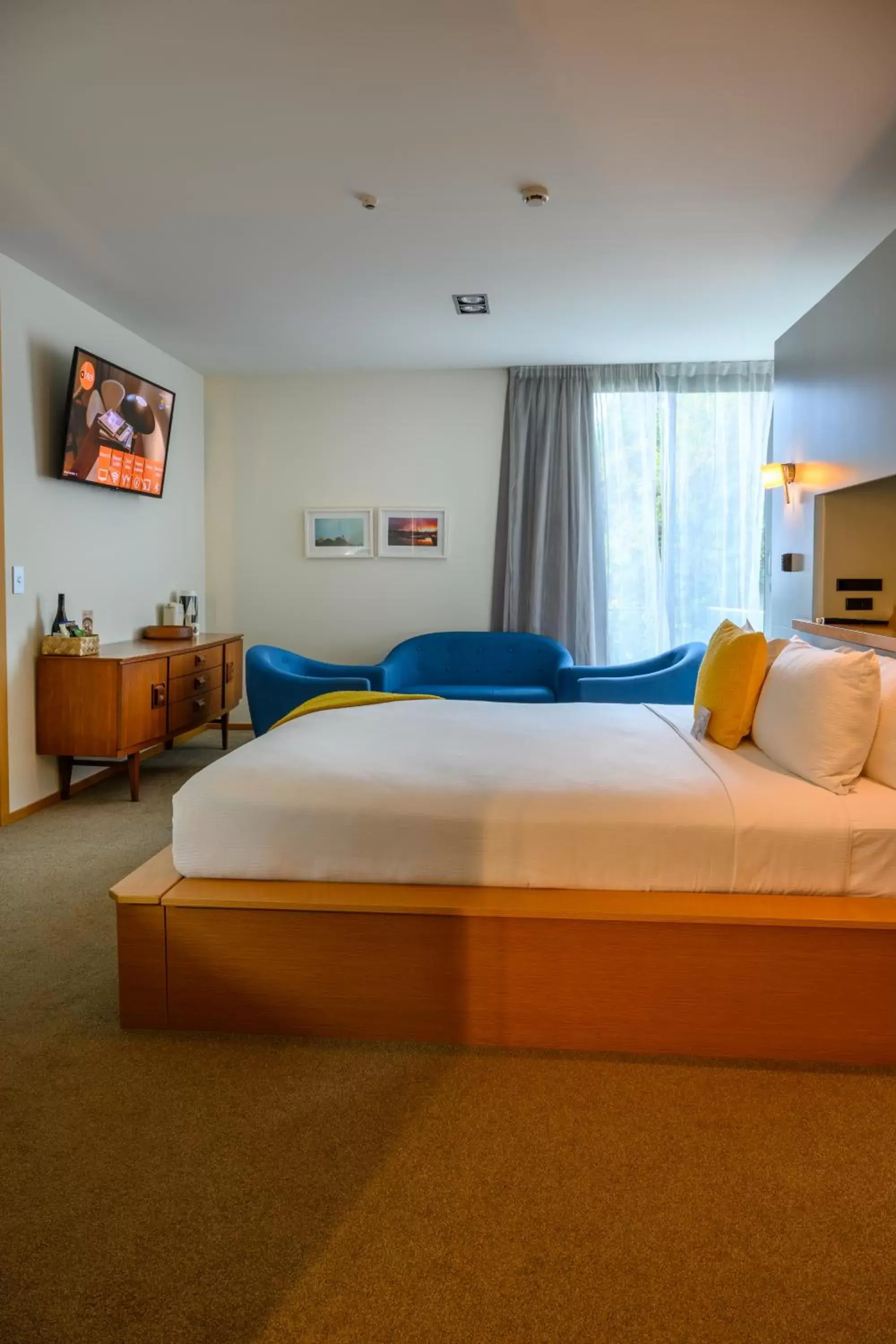 Communal lounge/ TV room, Bed in Ohtel Wellington