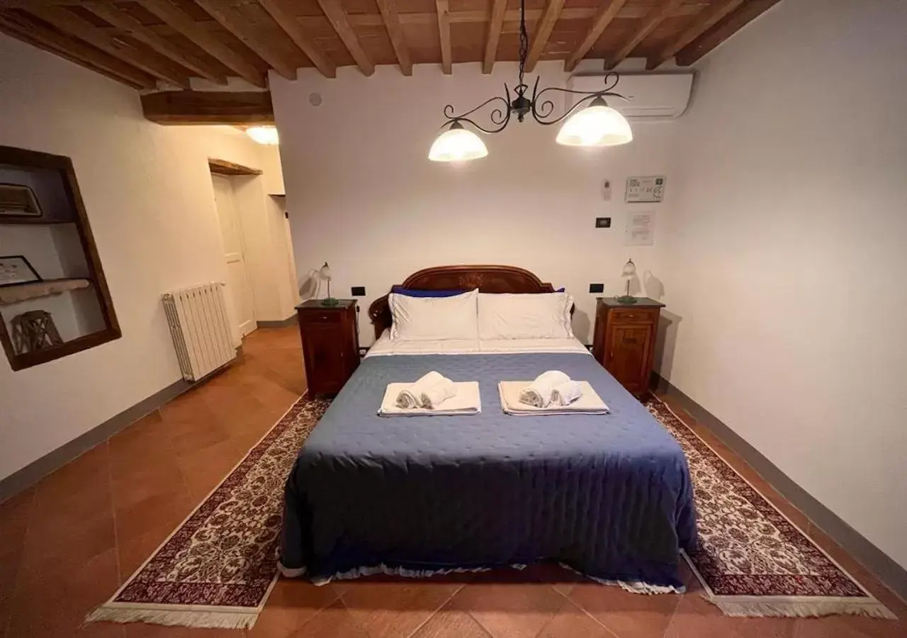 Photo of the whole room, Bed in B&B Giardino delle Camelie