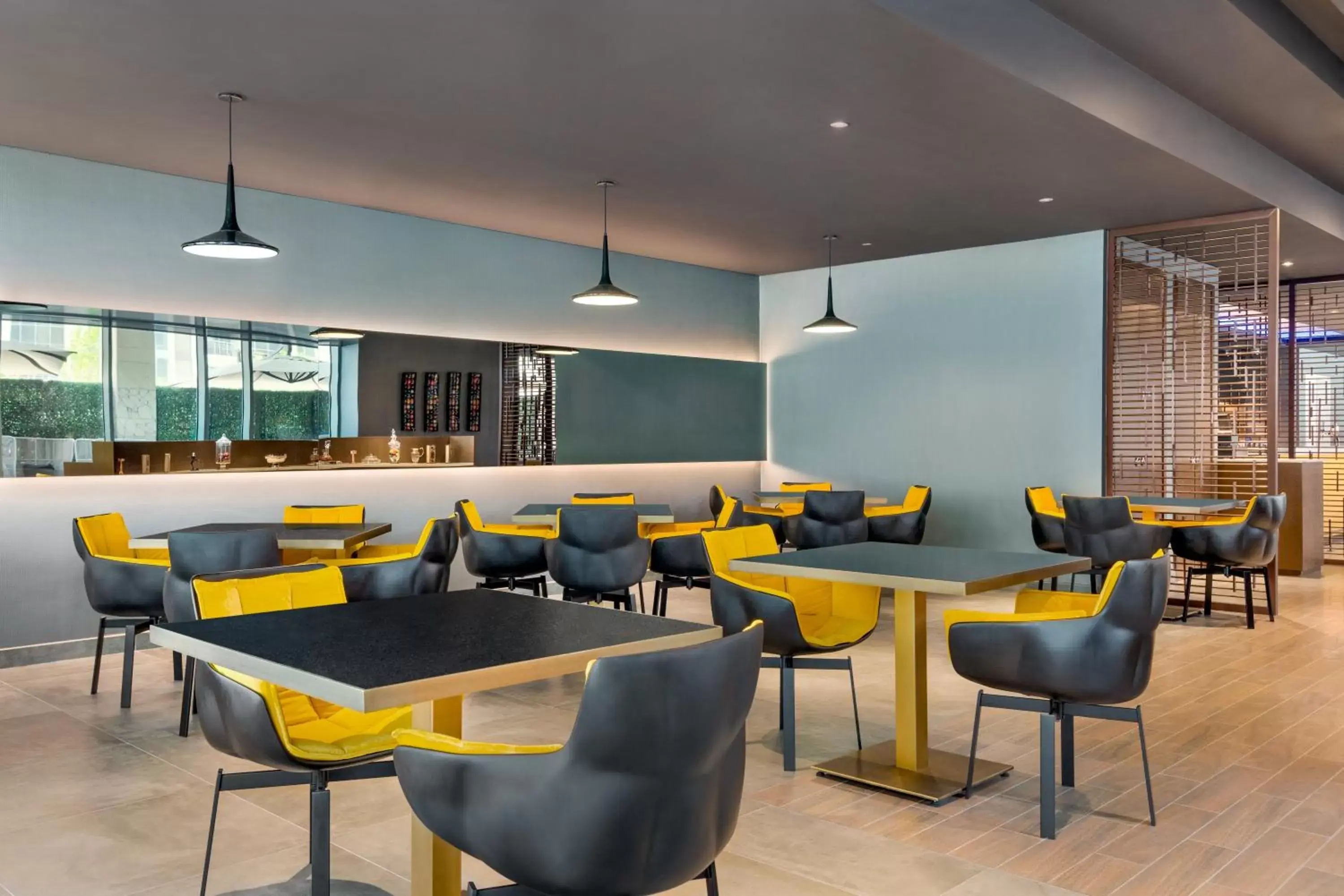 Lounge or bar, Restaurant/Places to Eat in Wyndham Dubai Deira