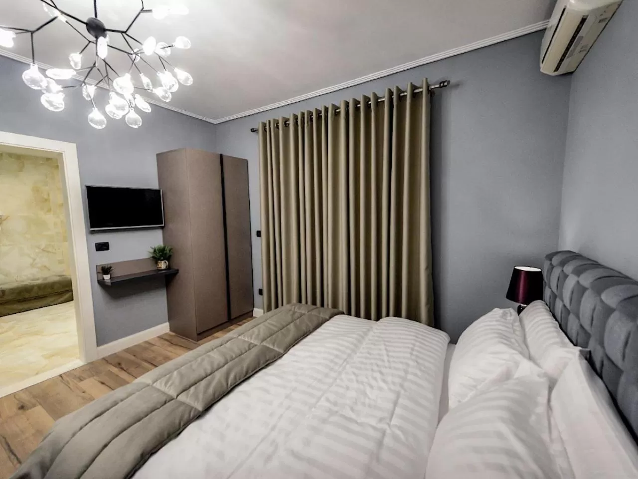 TV and multimedia in Hotel Vila Tirana