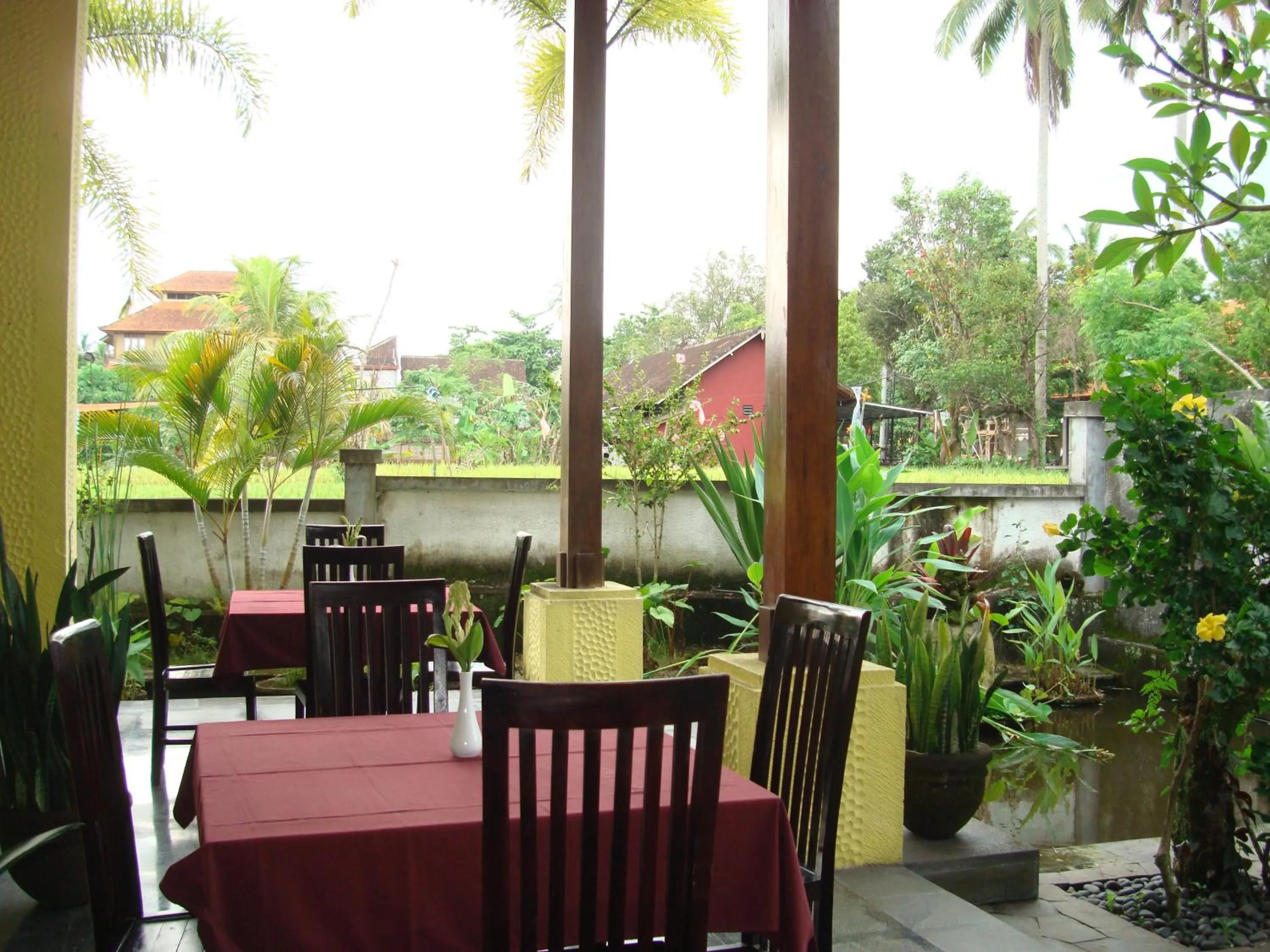 Restaurant/places to eat in Anini Raka Resort & Spa