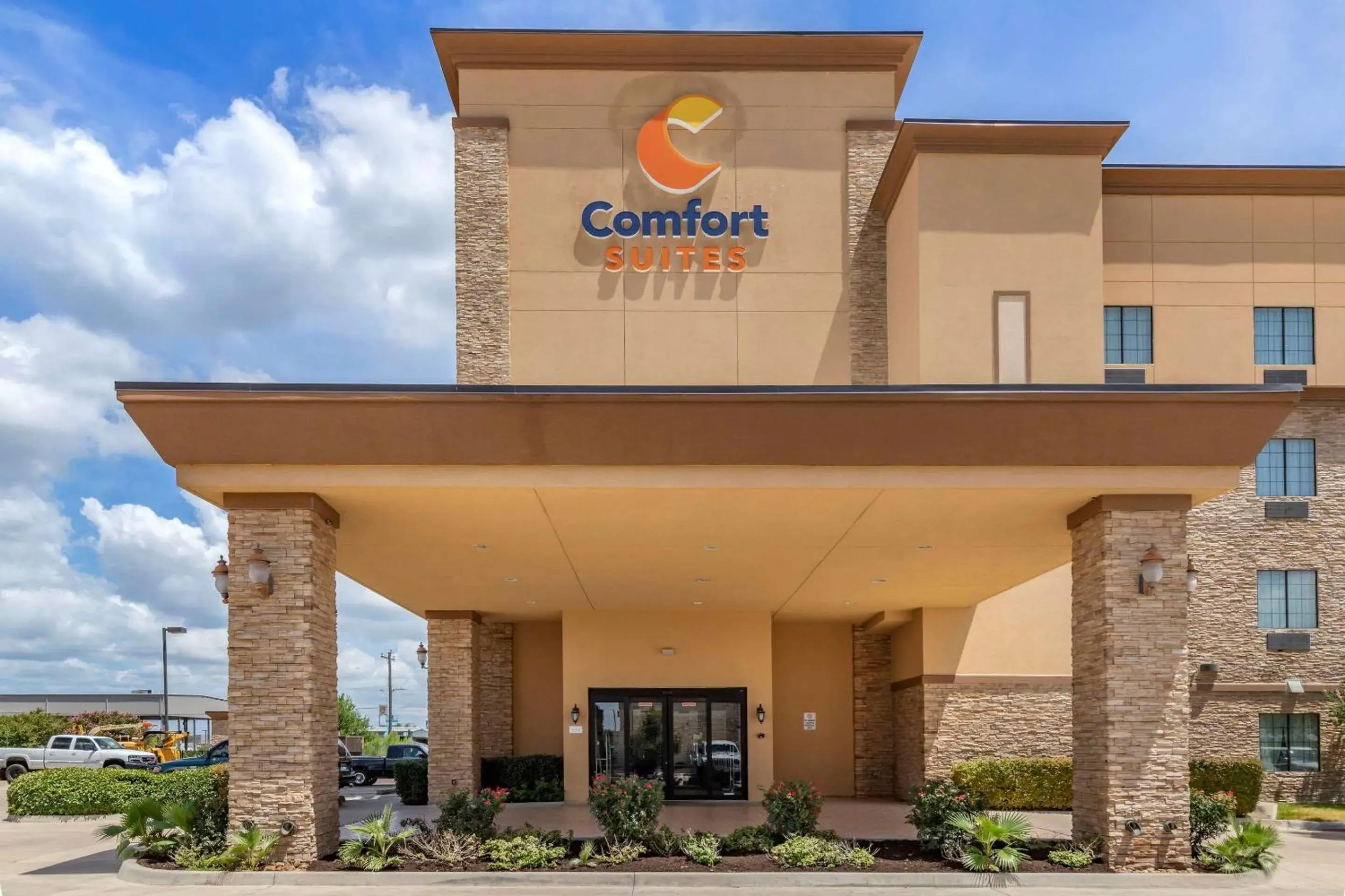 Property Building in Comfort Suites Buda