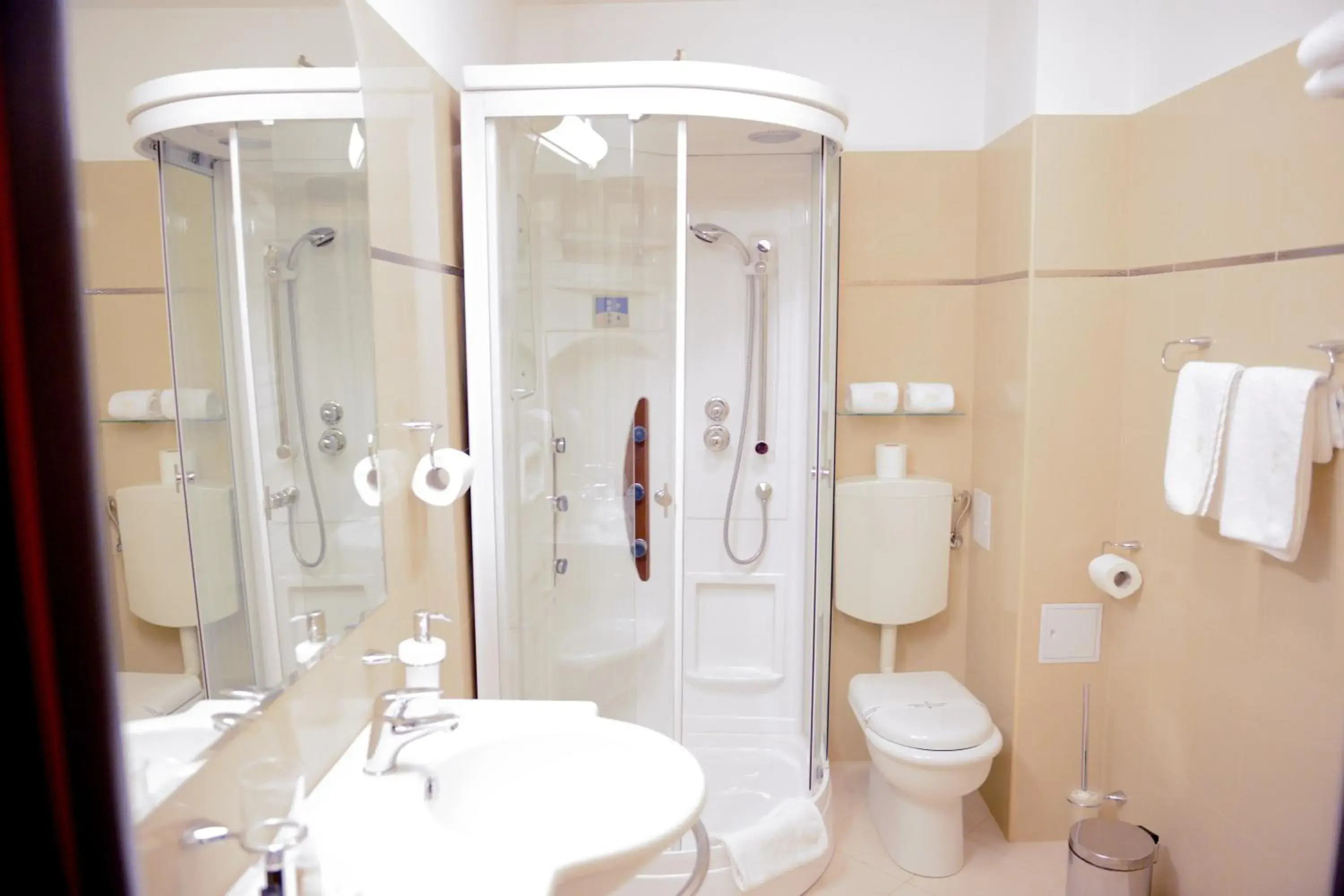 Shower, Bathroom in Hotel Bulevard Predeal