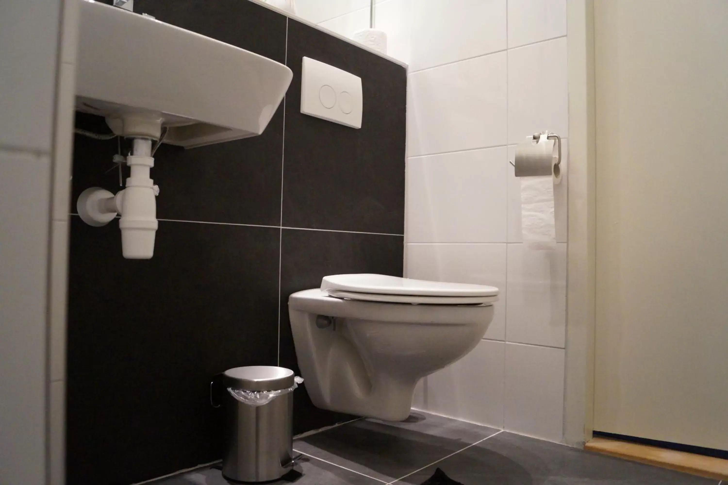 Toilet, Bathroom in B&B Johannes-Hoeve