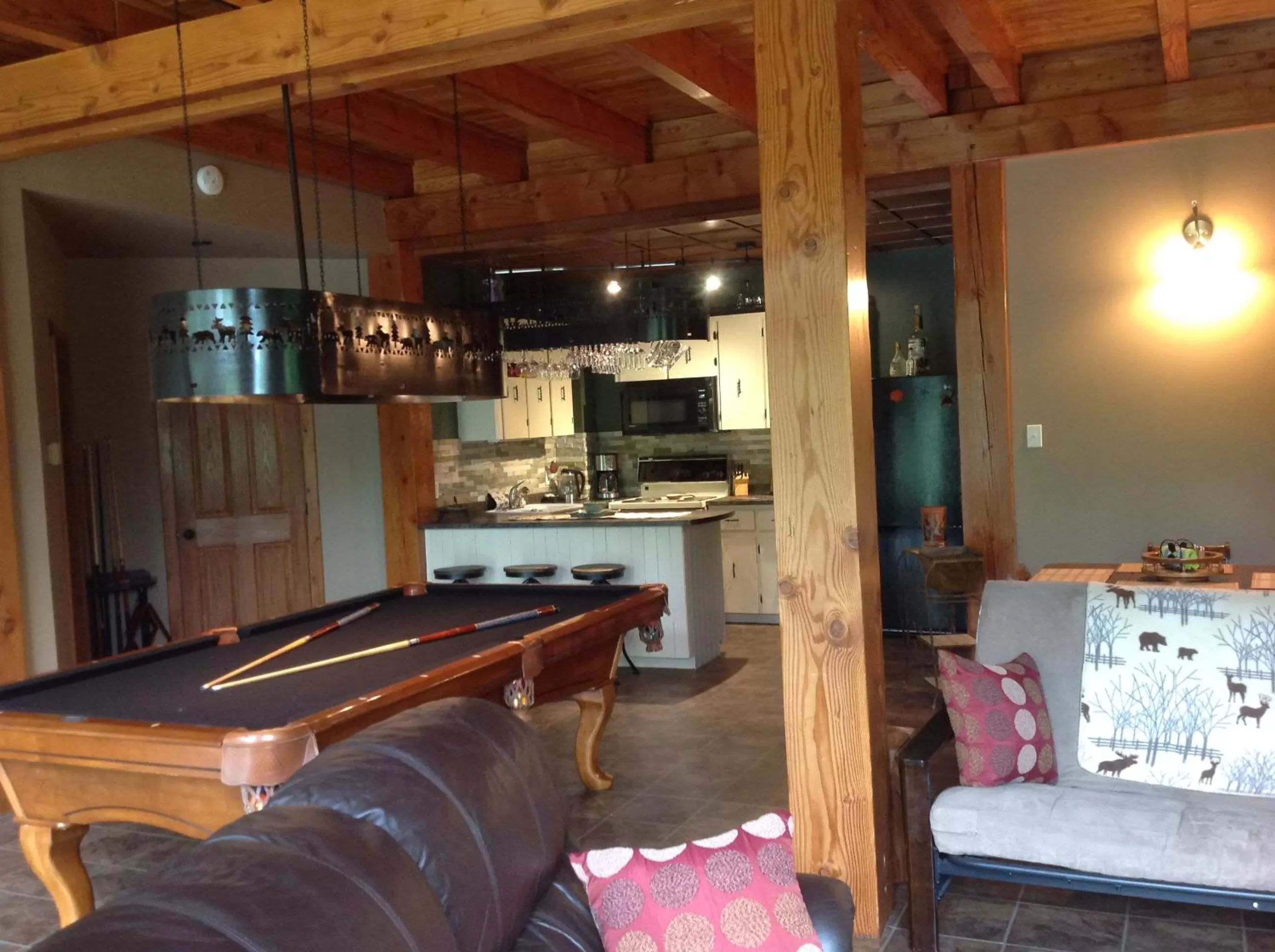 Billiard in Strong Timbers BnB