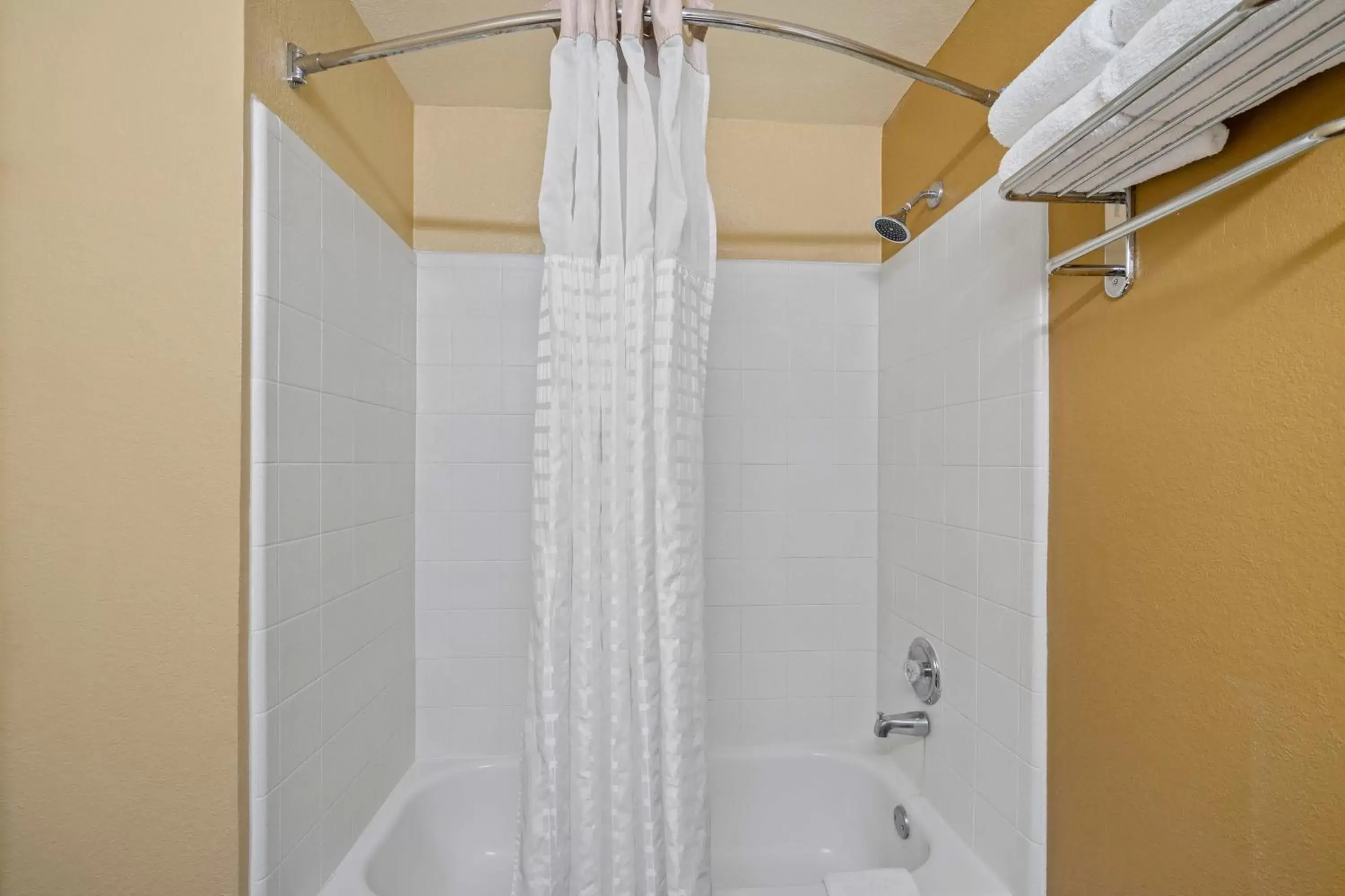 Bathroom in Extended Stay America Suites - Washington, DC - Falls Church - Merrifield