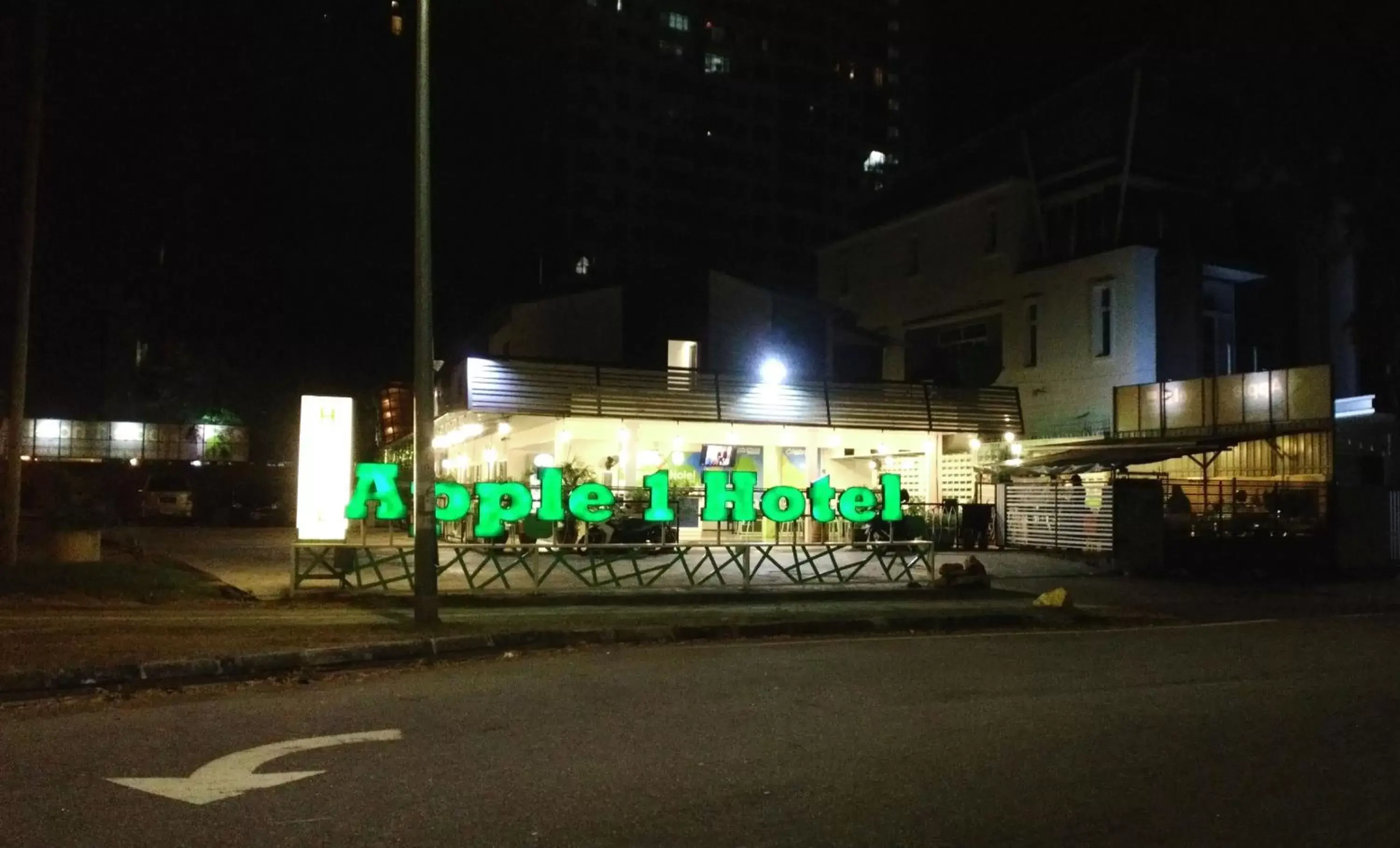 Facade/entrance in Apple 1 Hotel Gurney Facade/entrance in Apple 1 Hotel Gurney