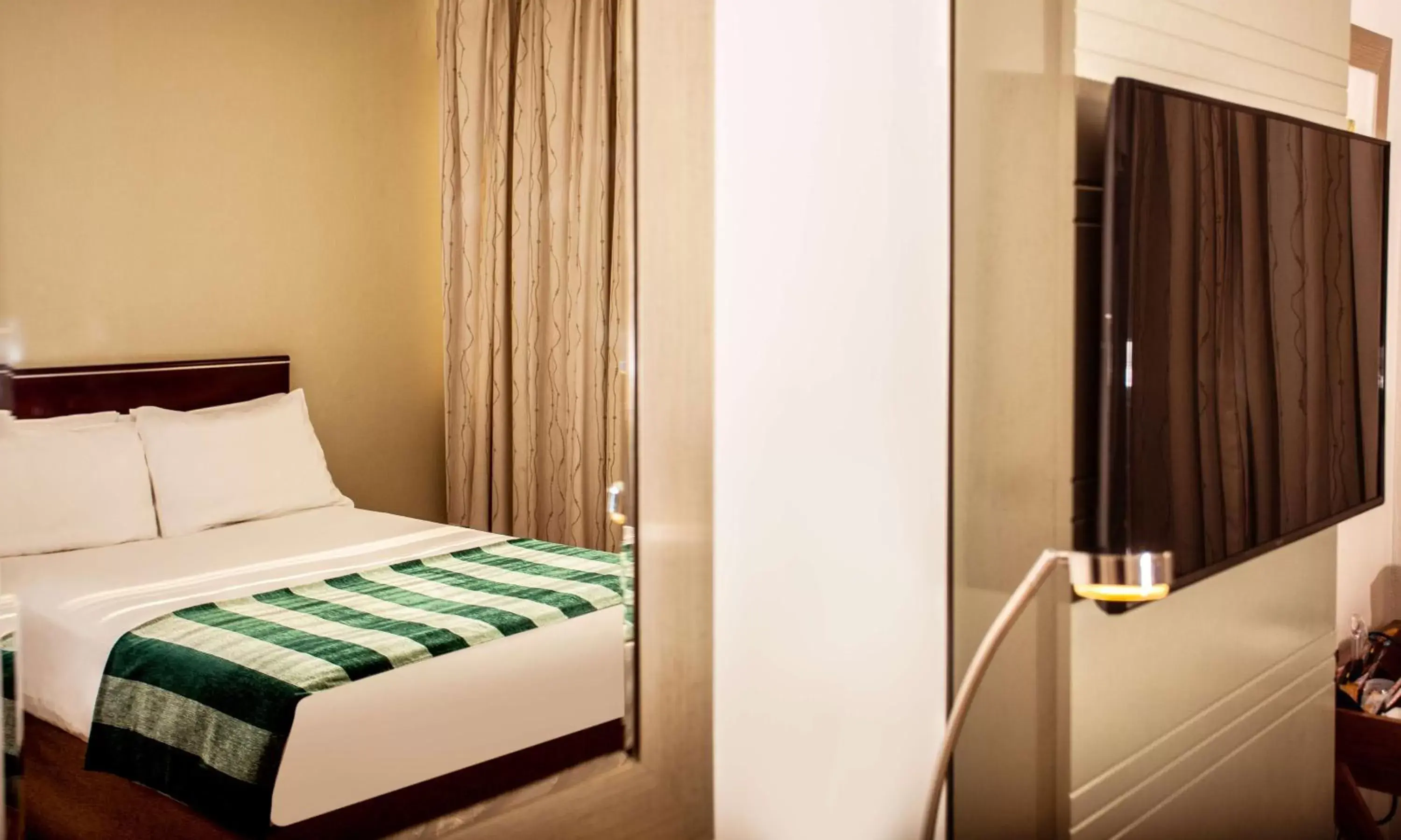 Photo of the whole room, Bed in Garden Court Kimberley Photo of the whole room, Bed in Garden Court Kimberley