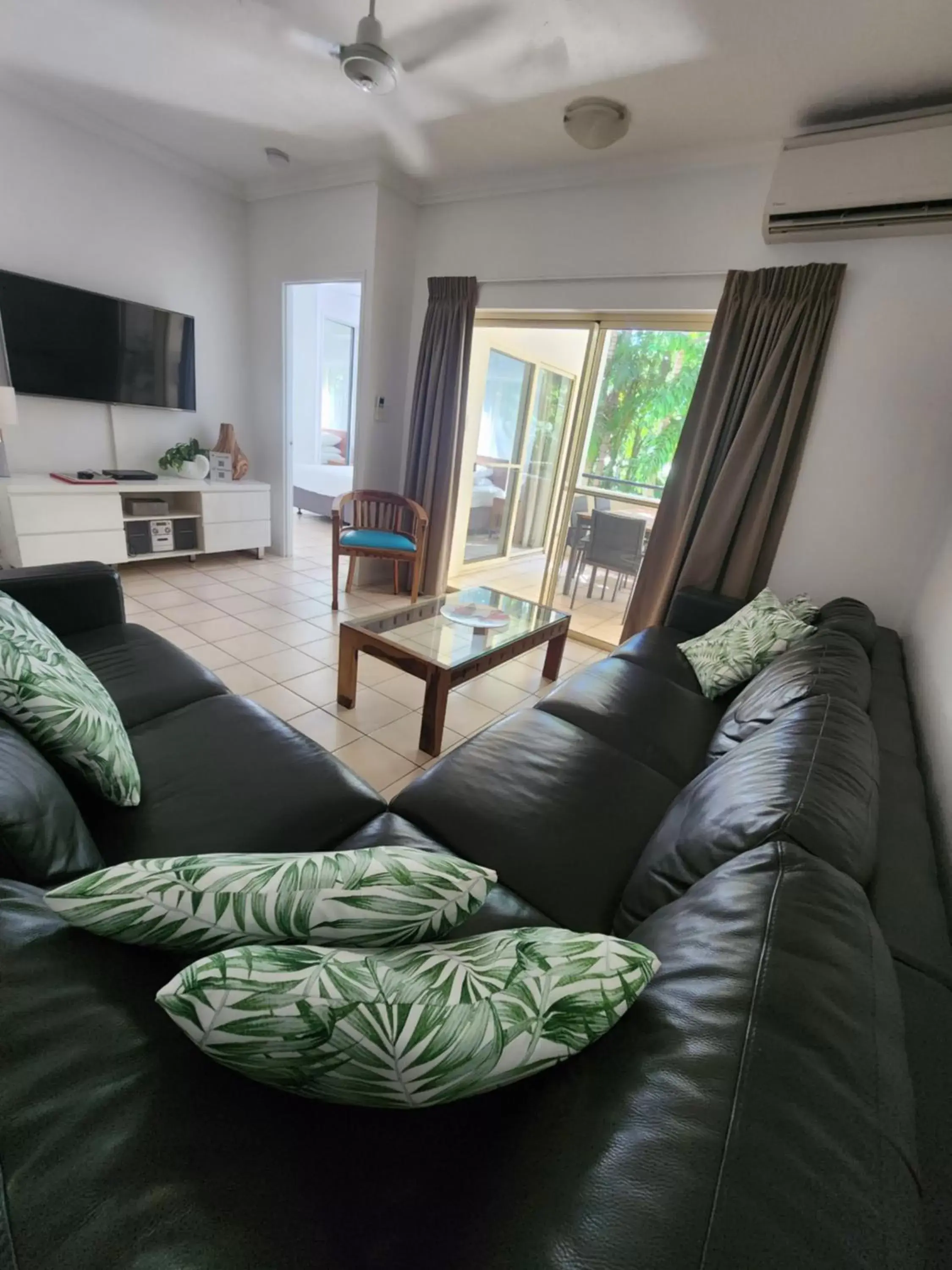 Three-Bedroom Apartment with Spa Bath in Central Plaza Port Douglas Three-Bedroom Apartment with Spa Bath in Central Plaza Port Douglas