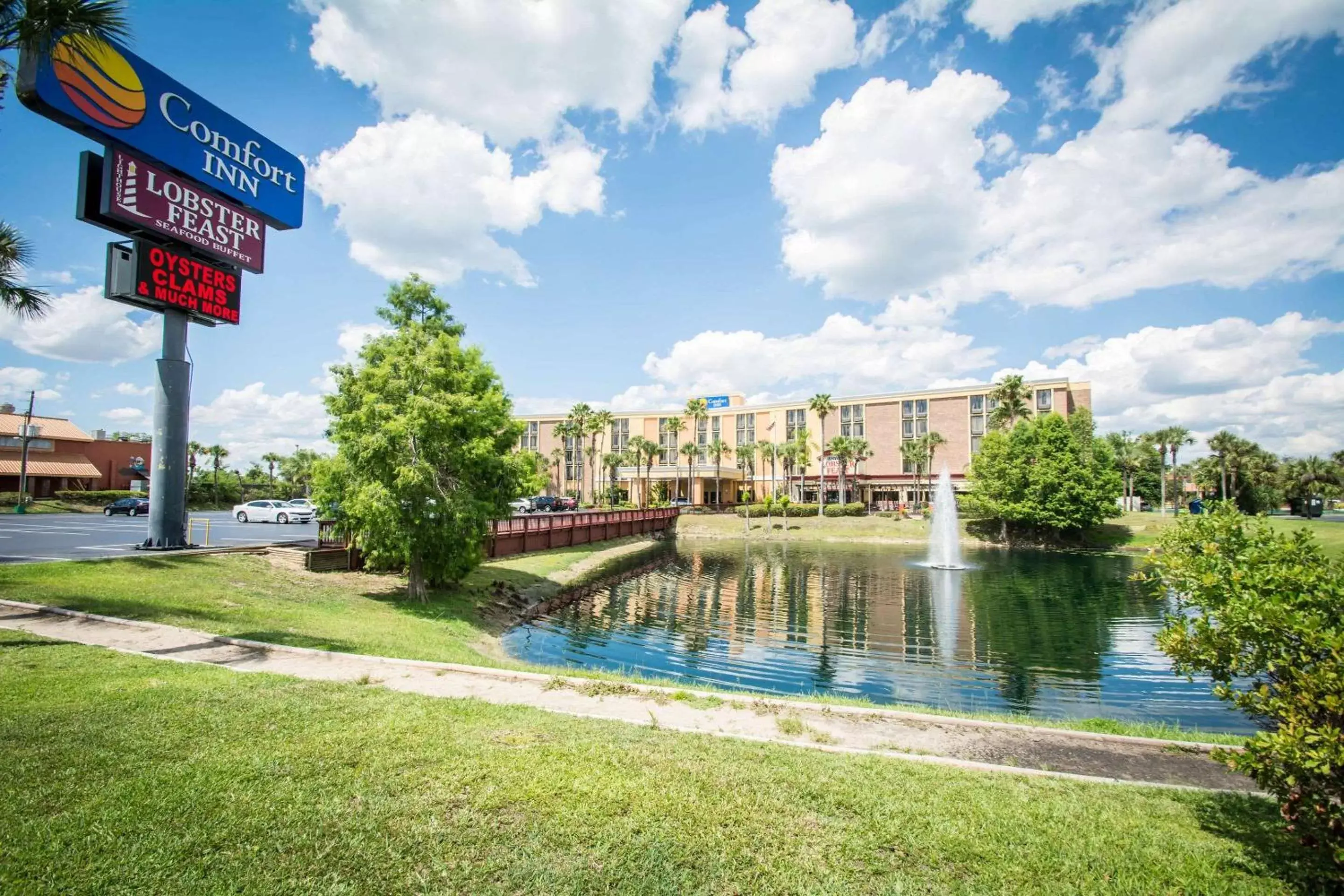 Property building in Comfort Inn & Suites Kissimmee by the Parks