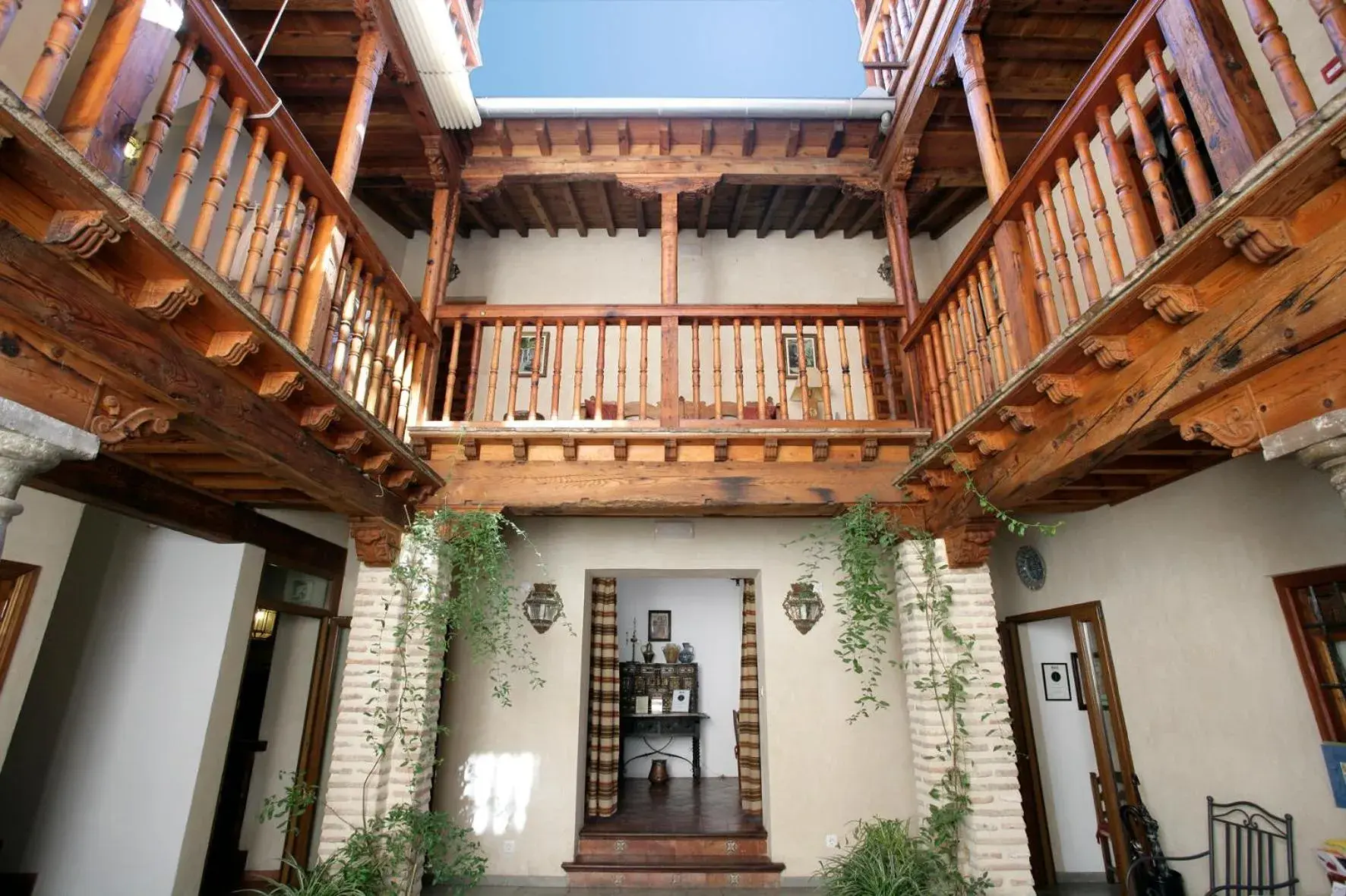 Patio in Hotel Santa Isabel La Real