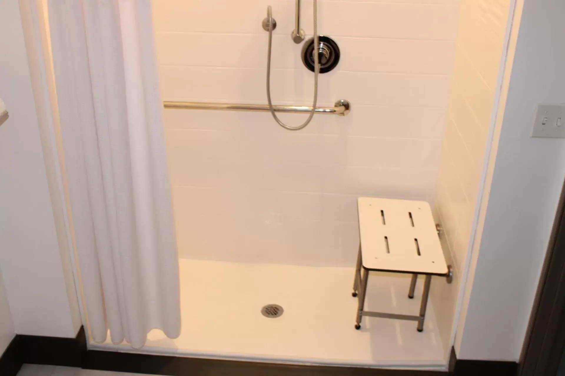 Shower, Bathroom in Best Western Plus Isanti