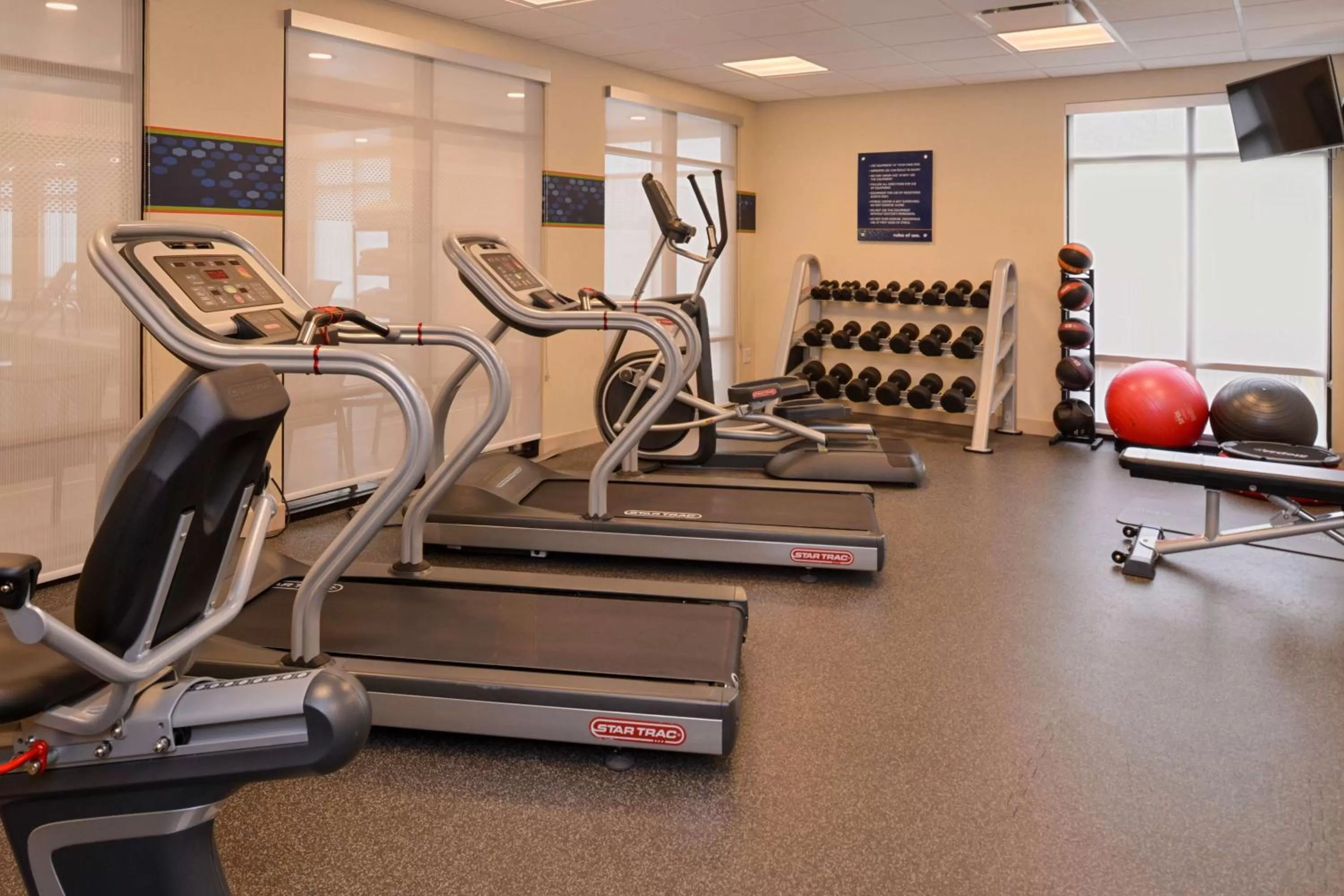 Fitness centre/facilities in Hampton Inn Omaha Midtown-Aksarben