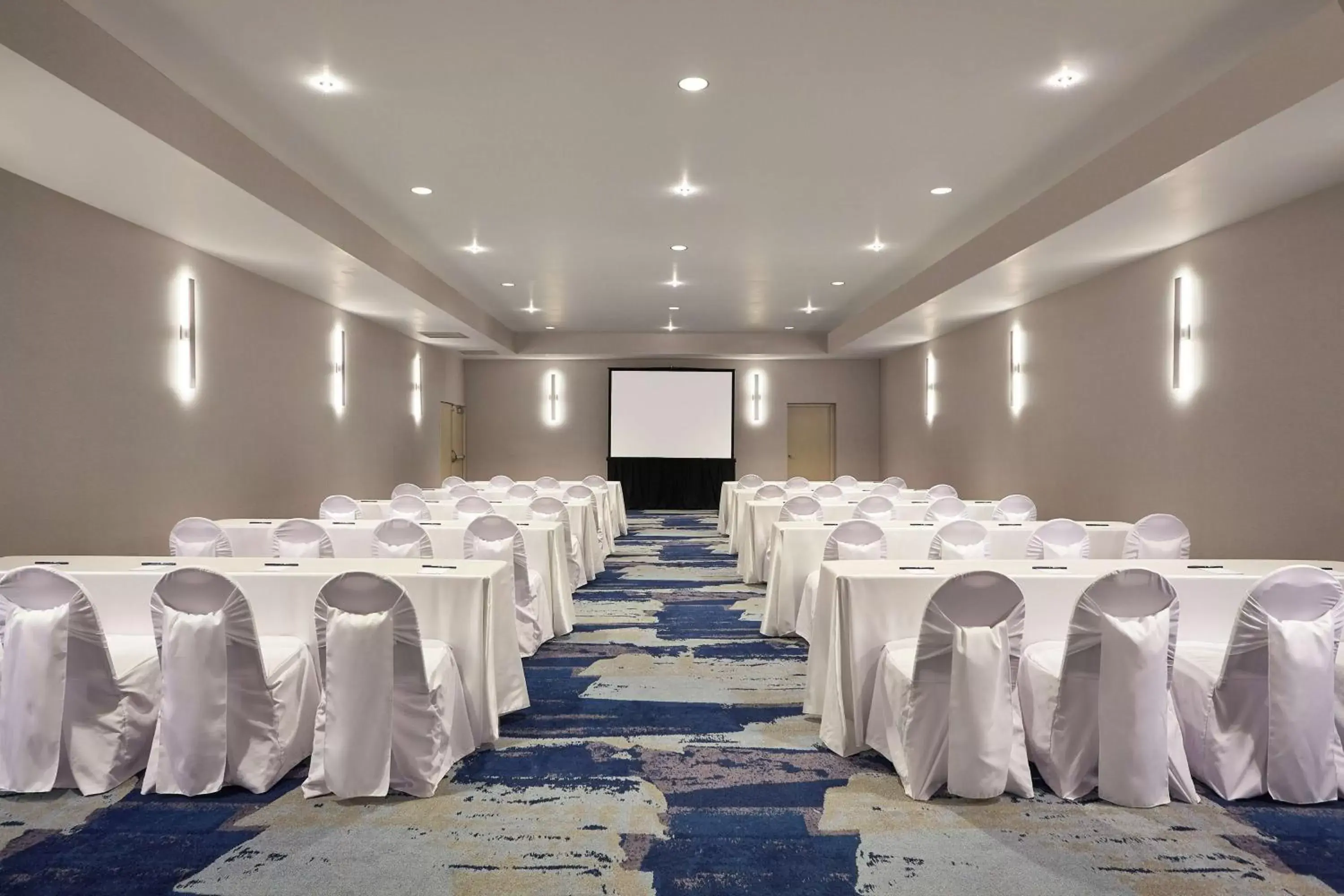 Dining area in DoubleTree by Hilton Managua