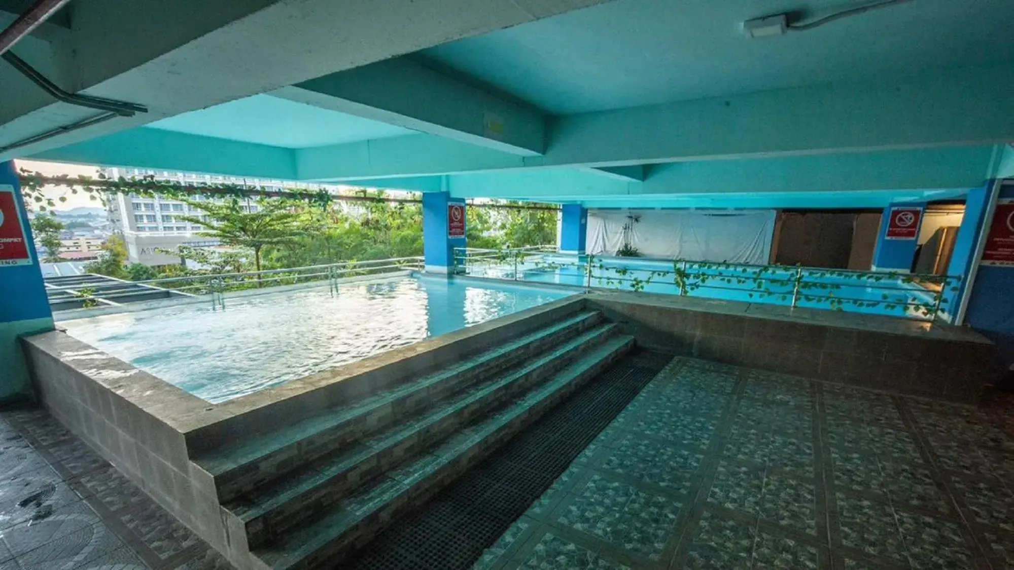 Swimming Pool in King's Hotel Nagoya Batam