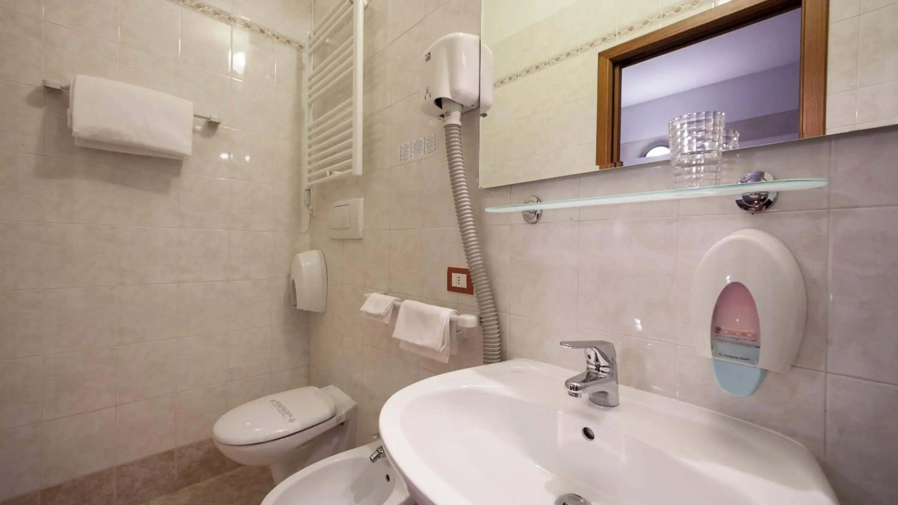 Toilet, Bathroom in Hotel Bel Sito